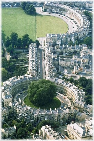 The Royal Crescent (top) and Circus (bottom) connected by Brock street, with Queen's square (not shown) branching off the Circus to the left