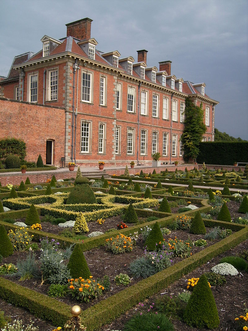 "Hanbury Hall parterre 01" by Sjwells53 - Own work. Licensed under CC BY-SA 3.0 via Wikimedia Commons - https://commons.wikimedia.org/wiki/File:Hanbury_Hall_parterre_01.JPG#/media/File:Hanbury_Hall_parterre_01.JPG