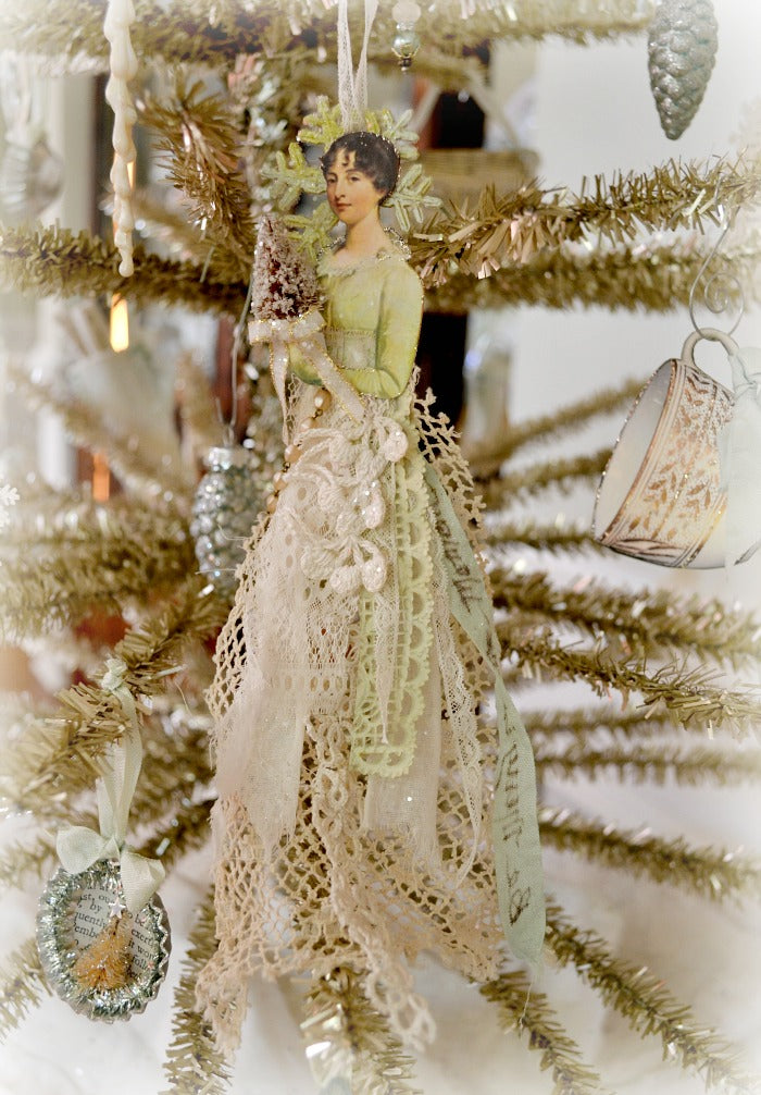 My dear friend Suzy creates beautiful angel ornaments in this style, and I crafted this with Suzy's angels in mind. Thank you for inspiring me Suzy!