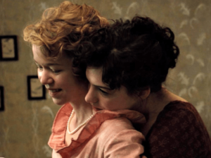 Cassandra Austen et Jane Austen dans Becoming Jane