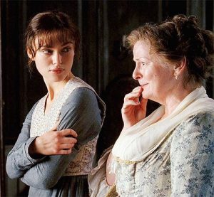 Sra. Bennet y Elizabeth Bennet en Orgullo y prejuicio 2005