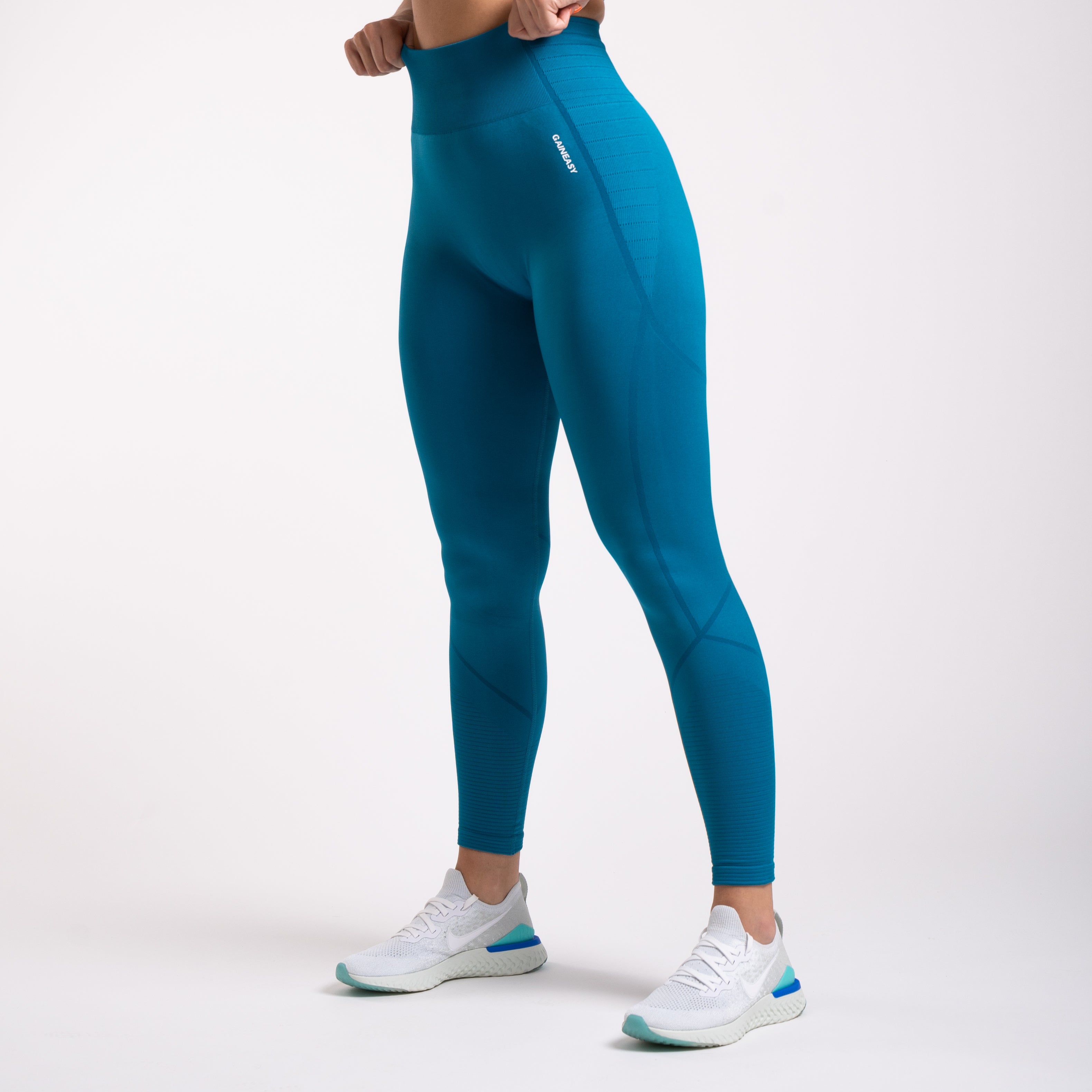 Feel Confident and Comfortable in Our Seamless Yoga Set