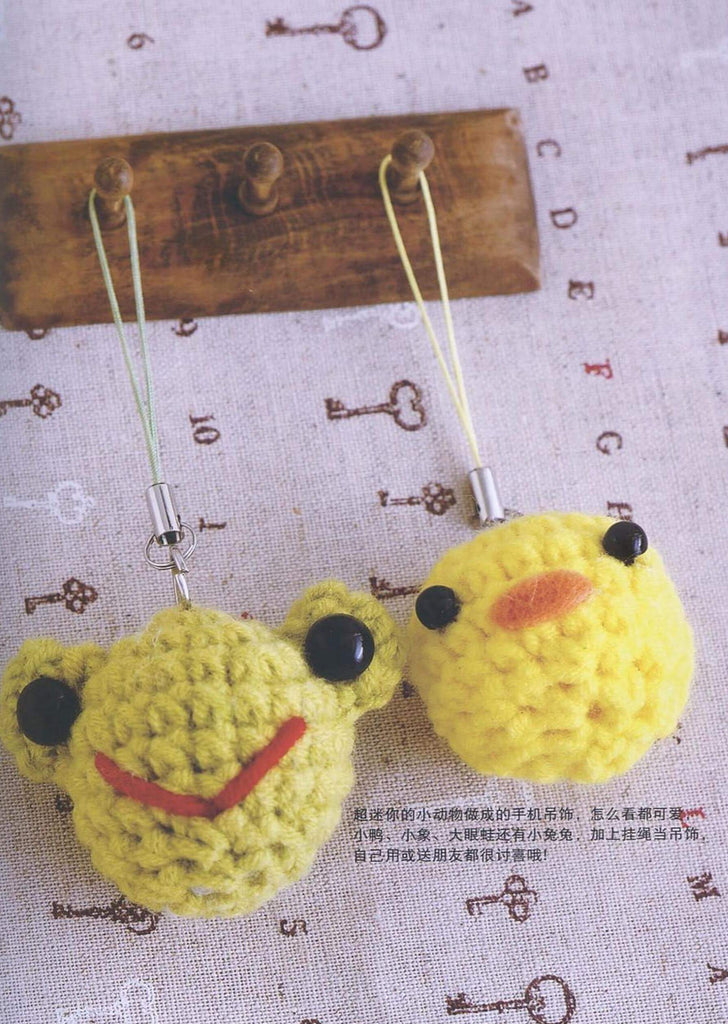 Cute amigurumi crochet key holder pattern