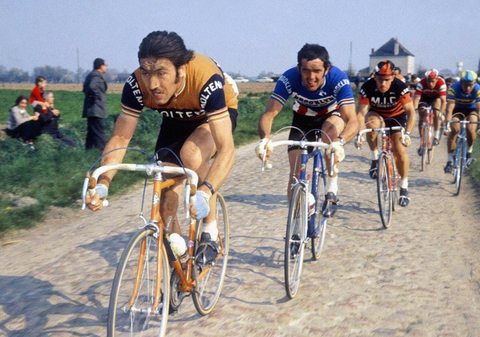 Eddy Merckx en Roger de Vlaeminck op Paris-Roubaix