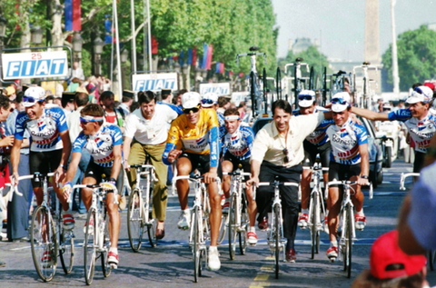 Miguel Indurain en zijn team op de Tour de France