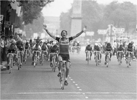 Gerben Karstens, ook bekend als de Clown, op de Tour van de Champs-Élysées in 1976