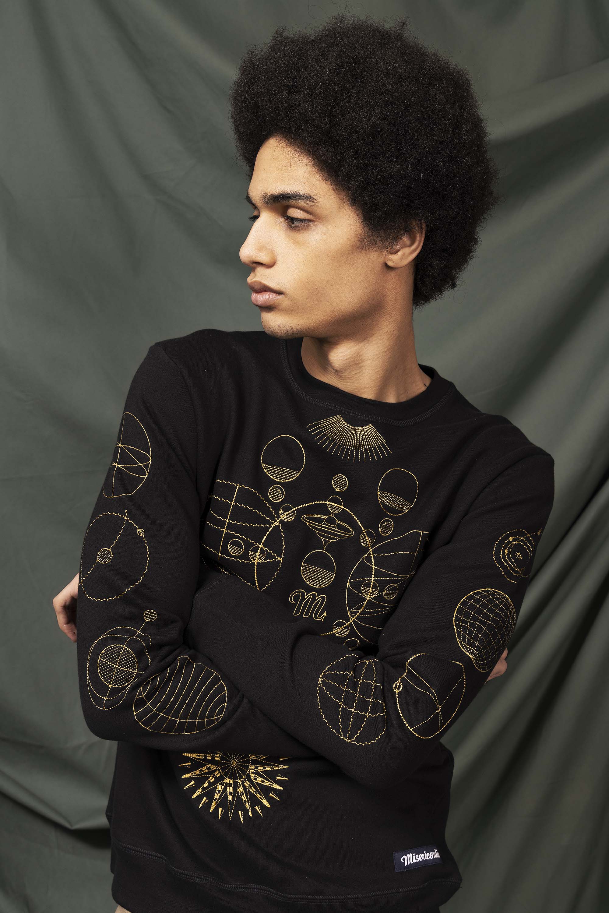 Black cotton sweatshirt with rotation embroidery