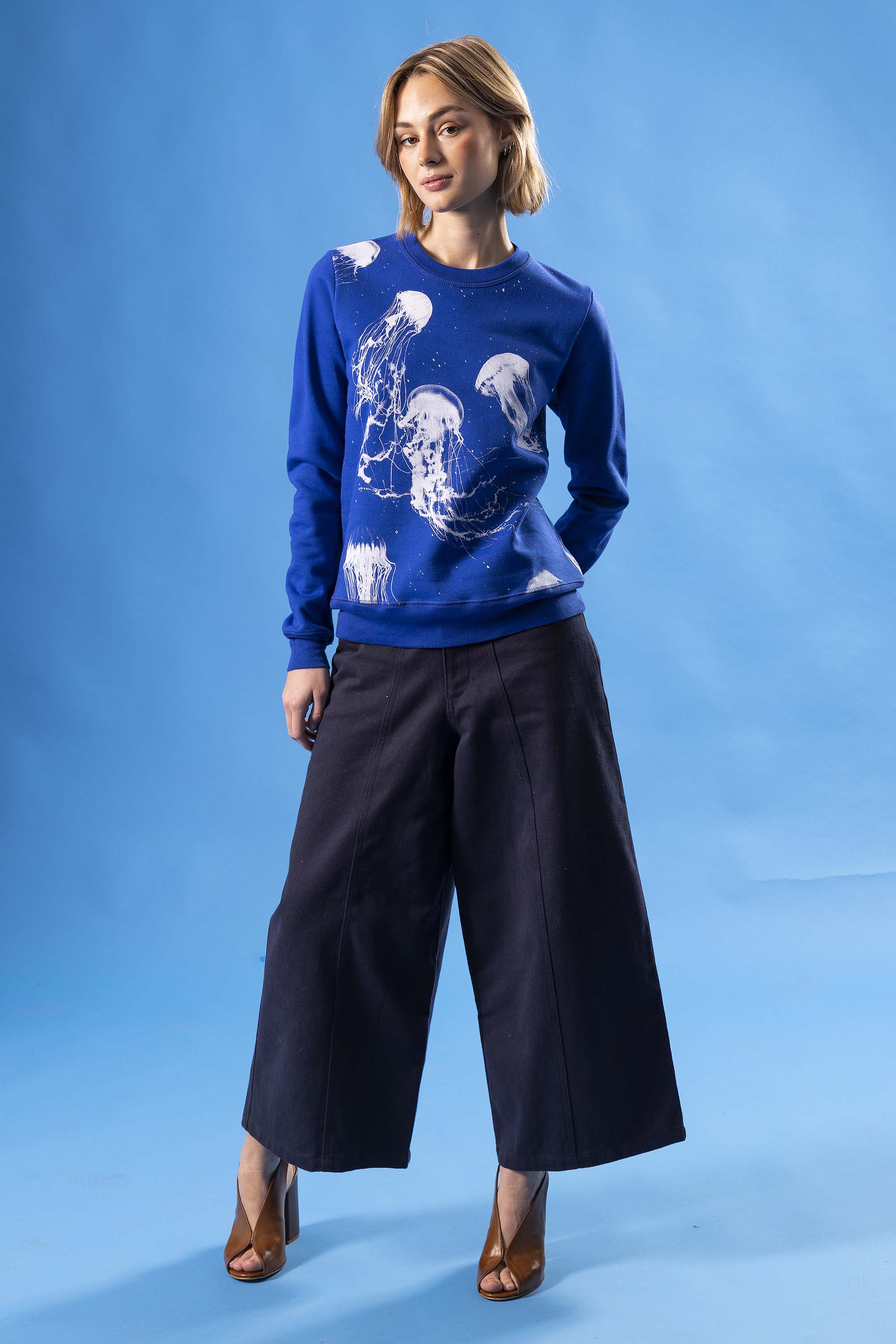 Women's sapphire blue sweatshirt with cotton jellyfish print