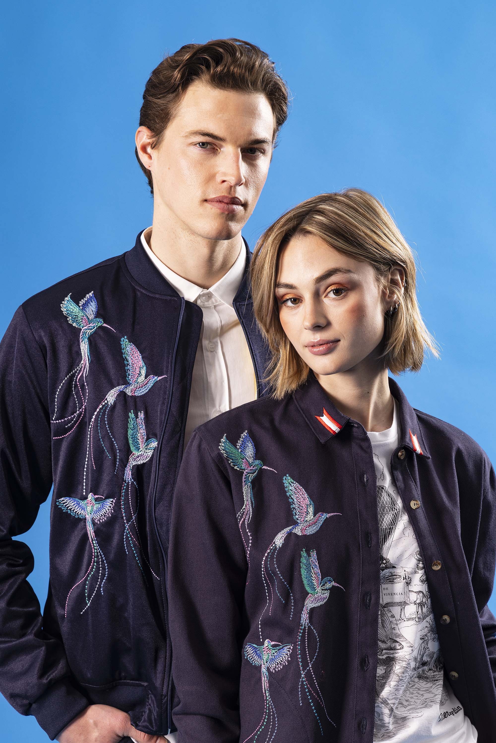 Thick navy blue overshirt with hummingbird embroidery