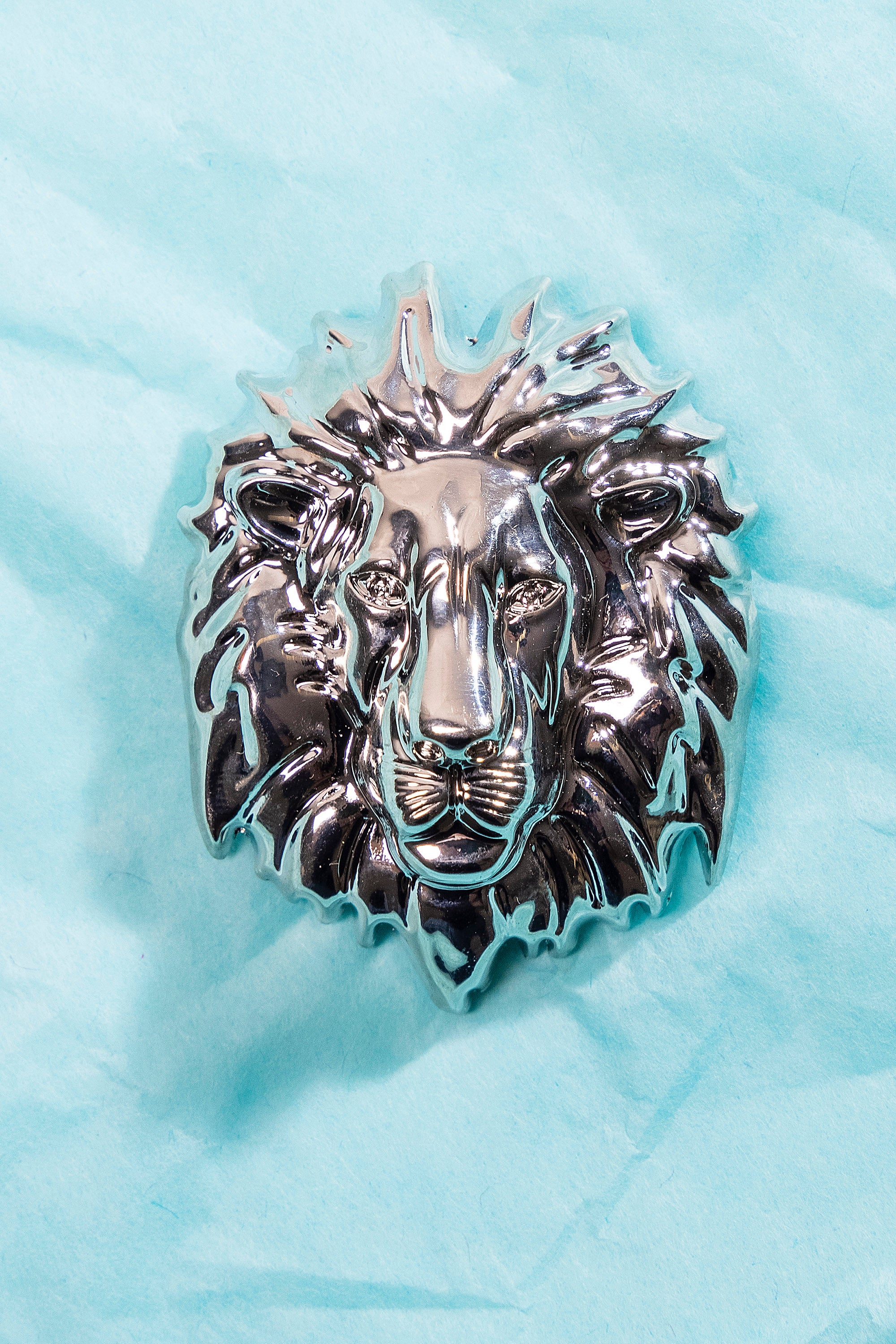 broche clippée tête de lion argenté accessoire marque indépendante clap paris misericordia