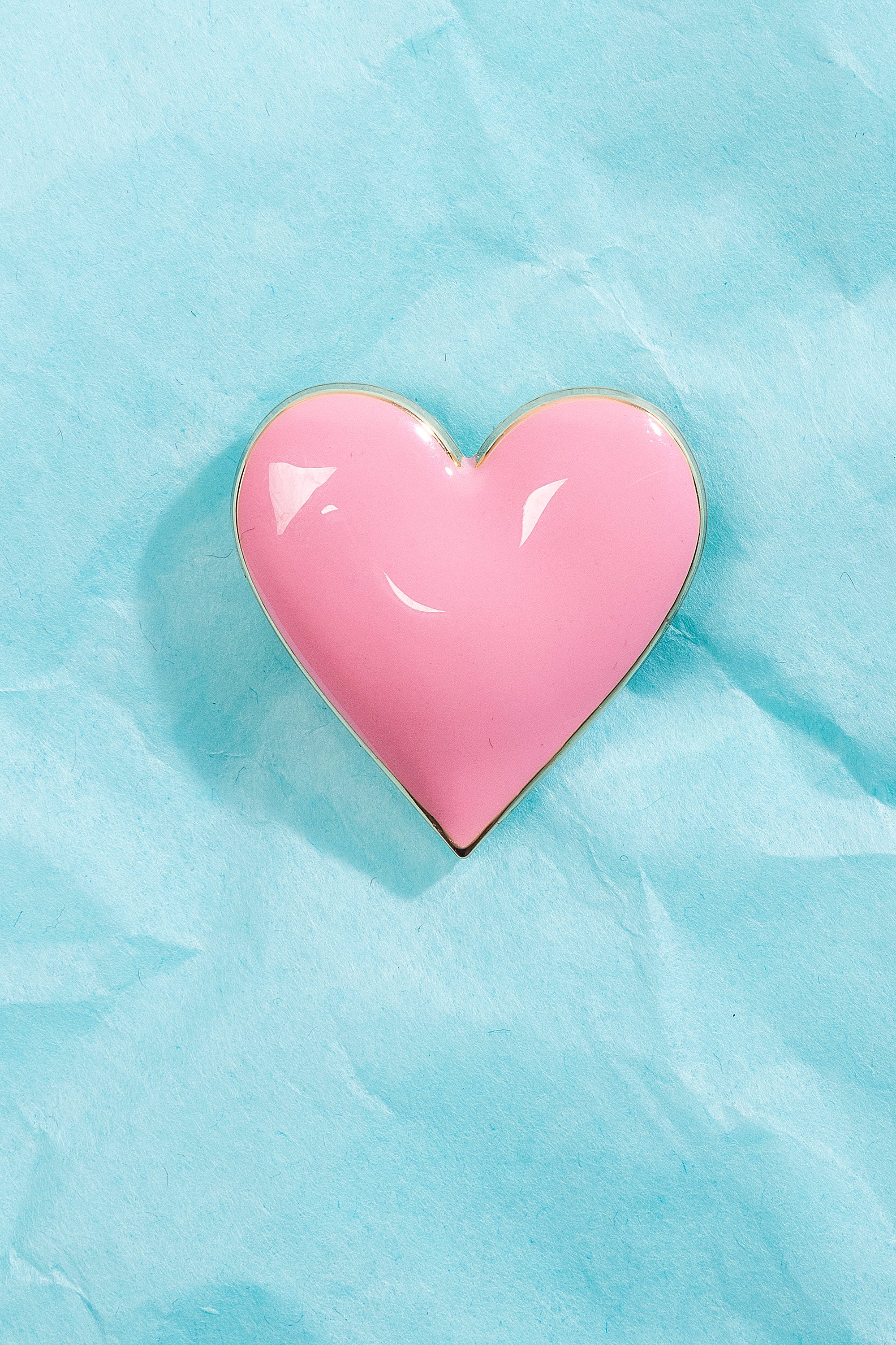broche clippée coeur rose accessoire marque indépendante clap paris misericordia