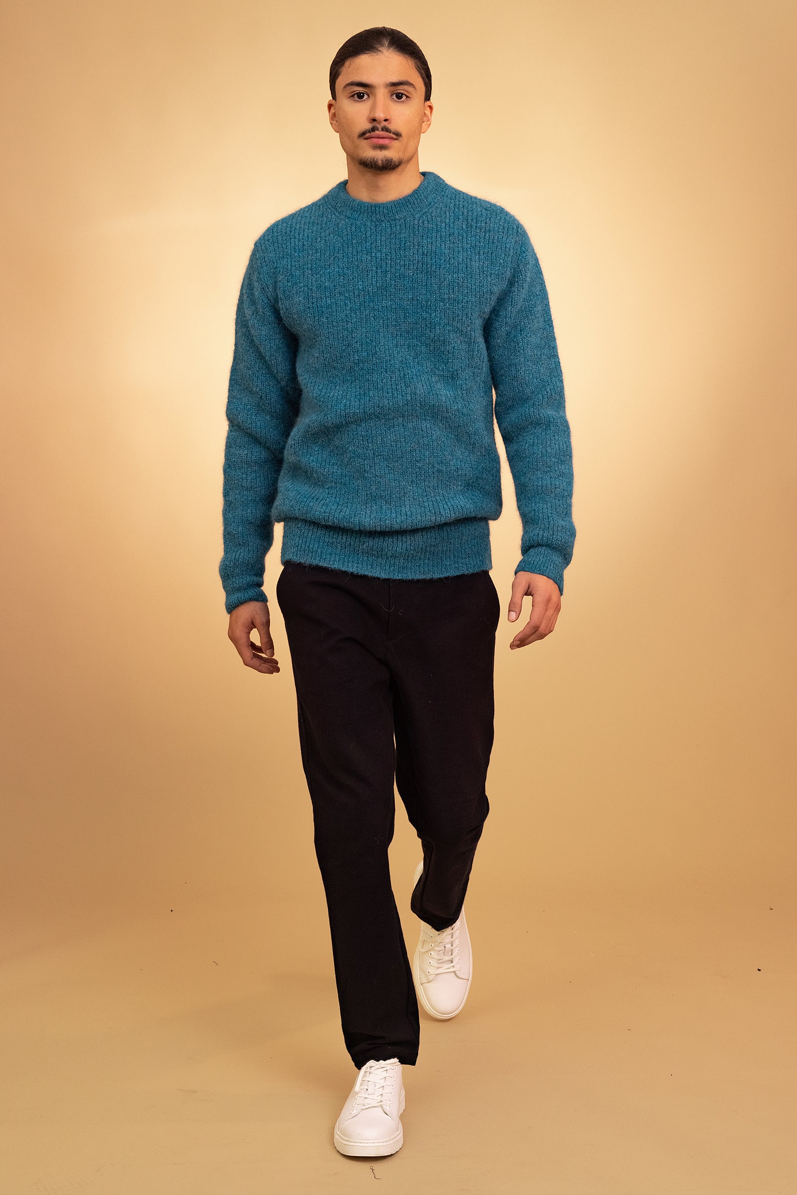 man wearing chalet sweater knit wool alpaca blue lagoon beige background big warmth comfort warm winter softness elegance misericordia lima peru