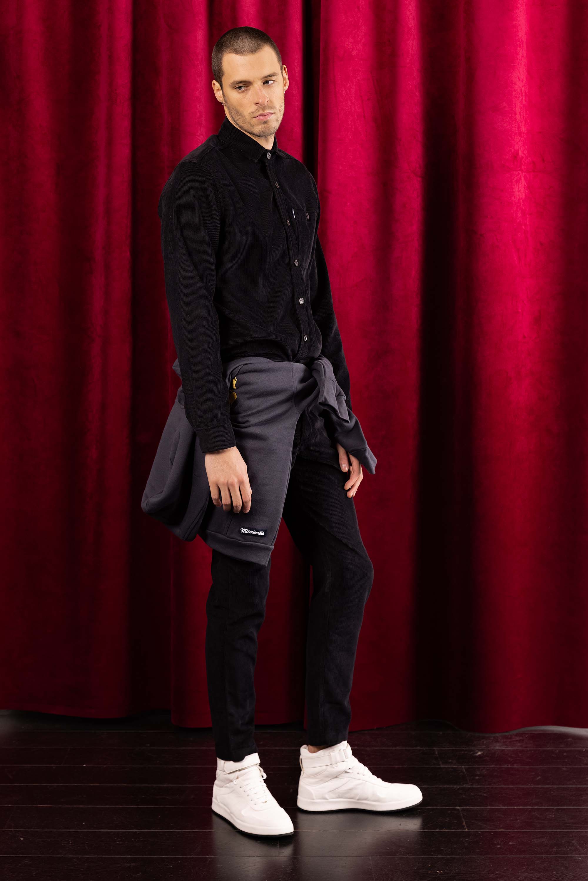 chemise noir à poche poitrine en coton coupe classique en velours milleraies pour homme nouveauté nouvelle collection hiver 2022