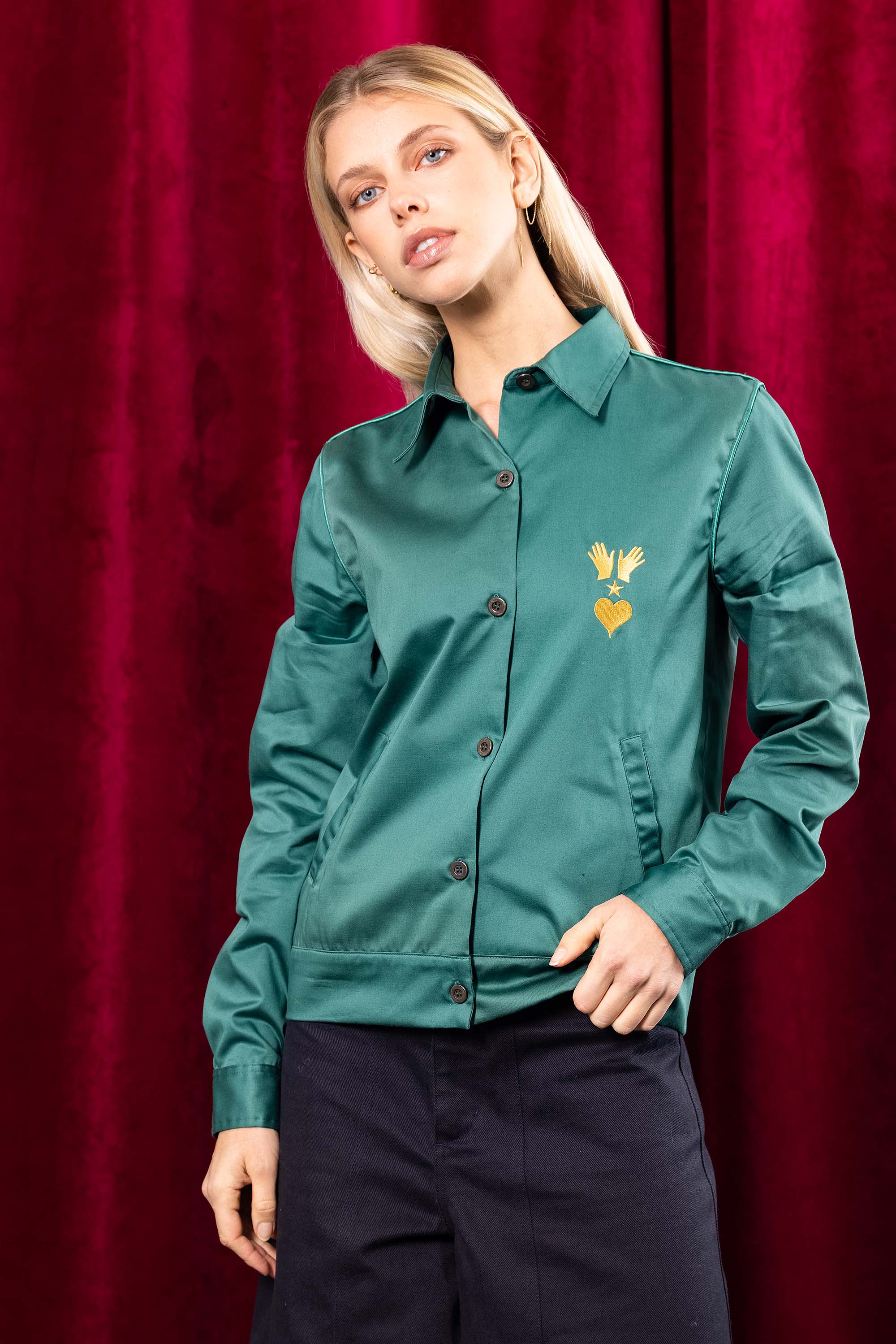 dark green shirt satin effect bird embroidery on the back misericordia lima perou allure style elegance sobriety comfort cut classic collar summer softness lightness