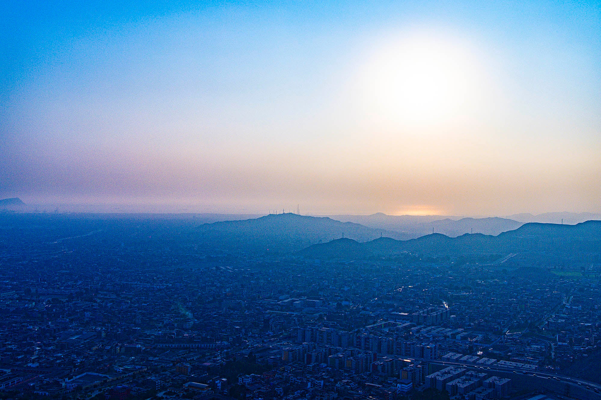 Photographie type vue panoramique de lima la capitale du pérou à l'aube