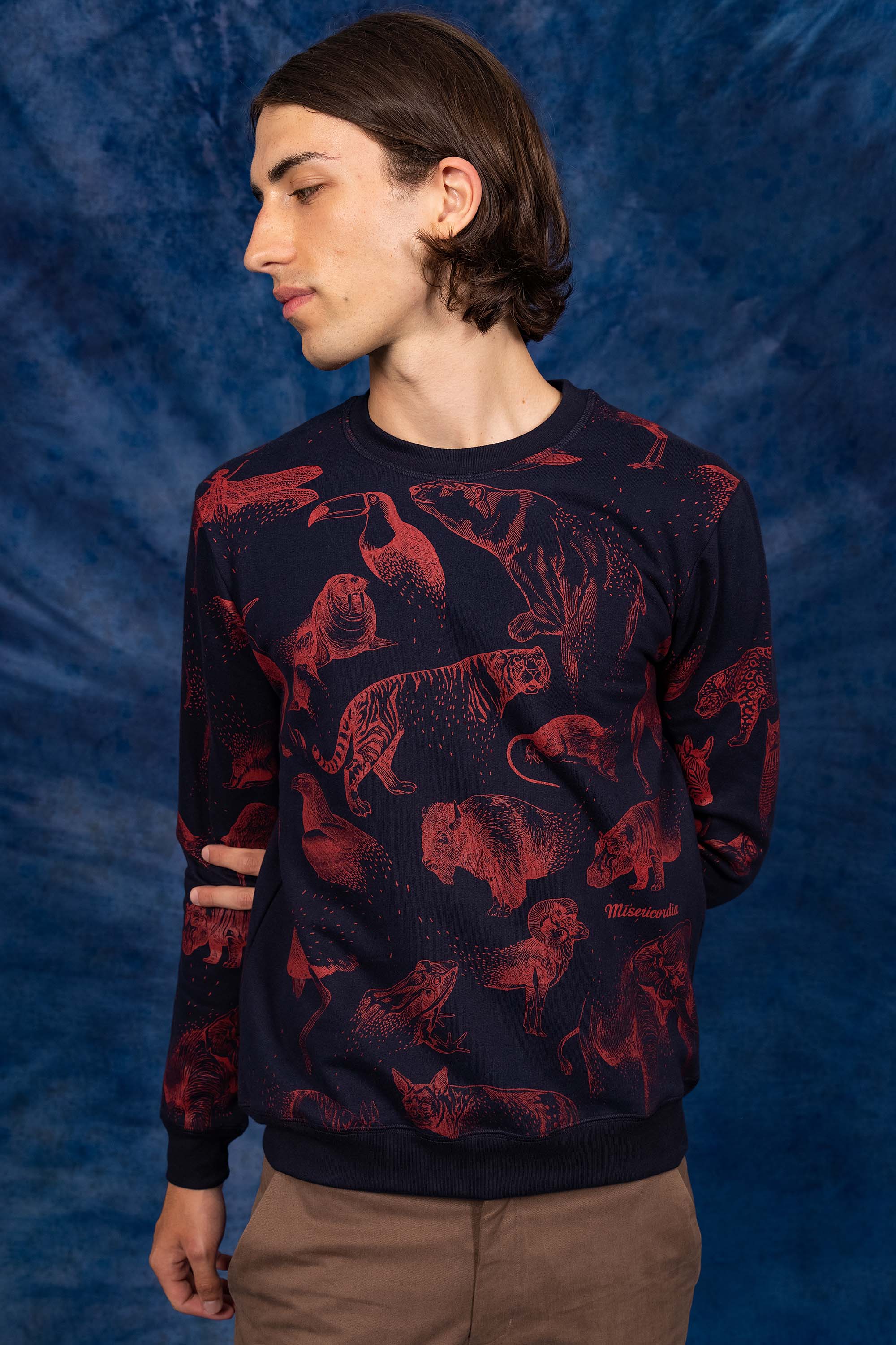 Navy blue sweatshirt with animal print in cotton handcrafted in Peru in our workshop