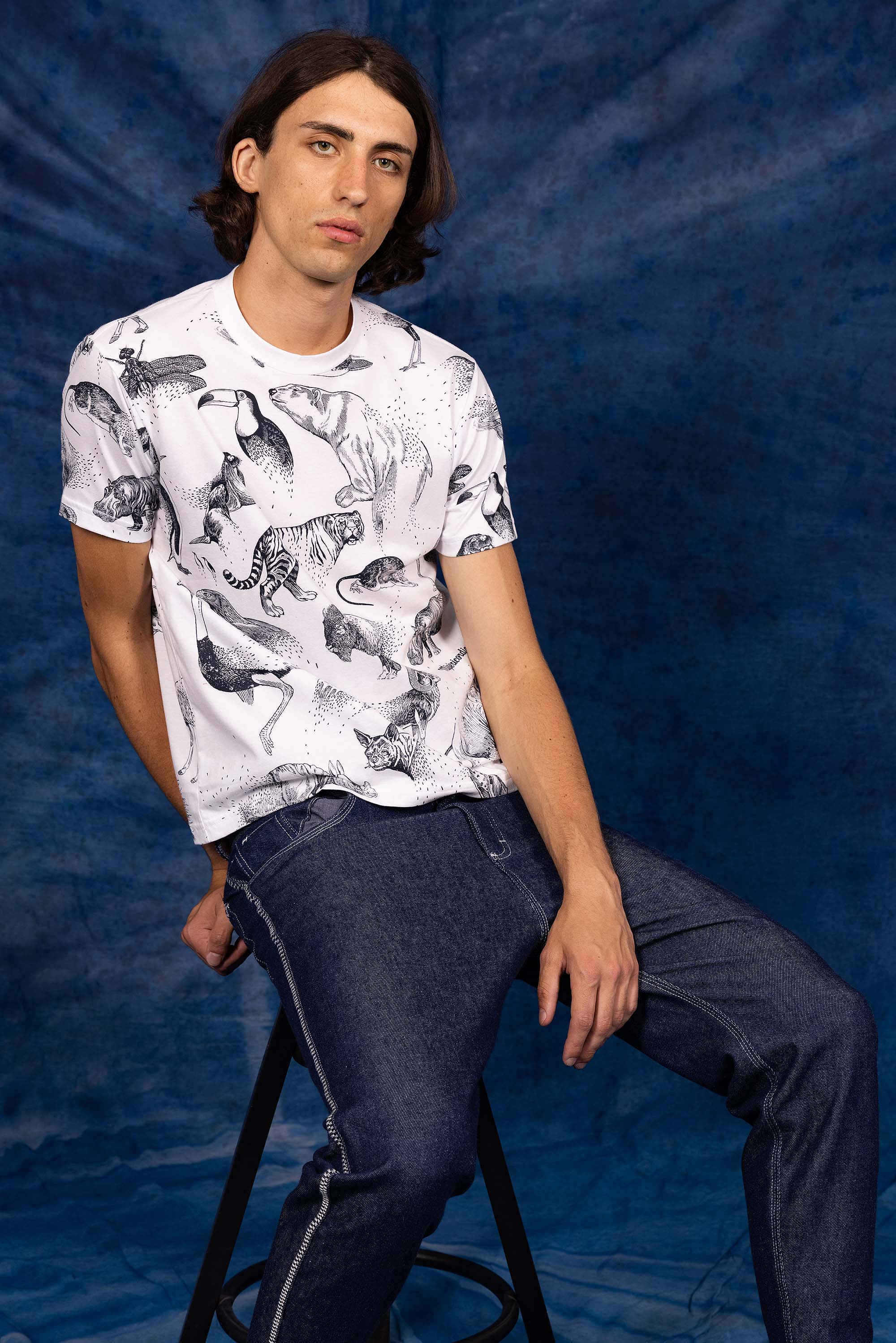 White printed cotton t-shirt with disappearing animals motif, classic fit, normal fit