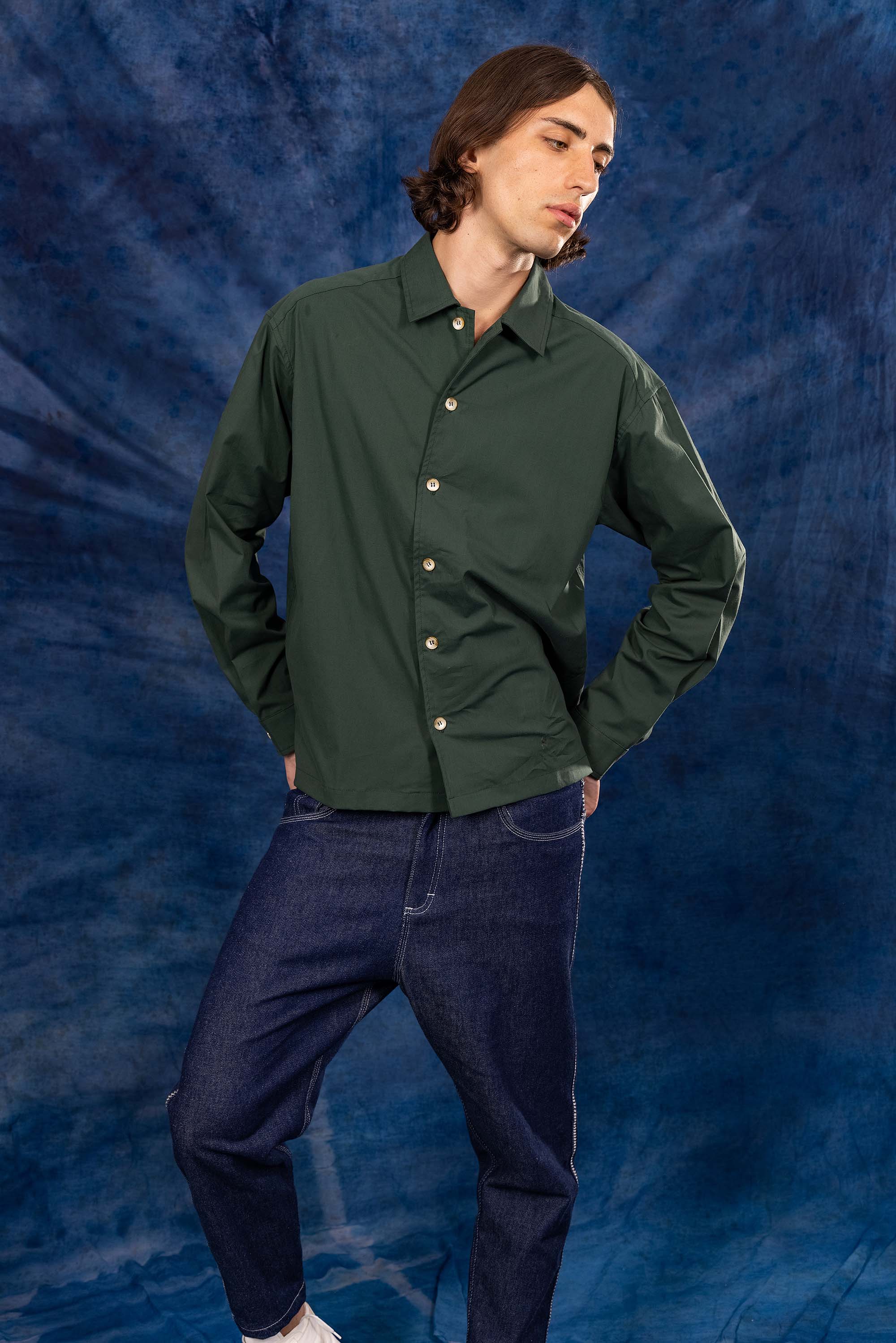 Light dark green straight cut shirt with a paper touch, made in Peru in the Misericordia workshop