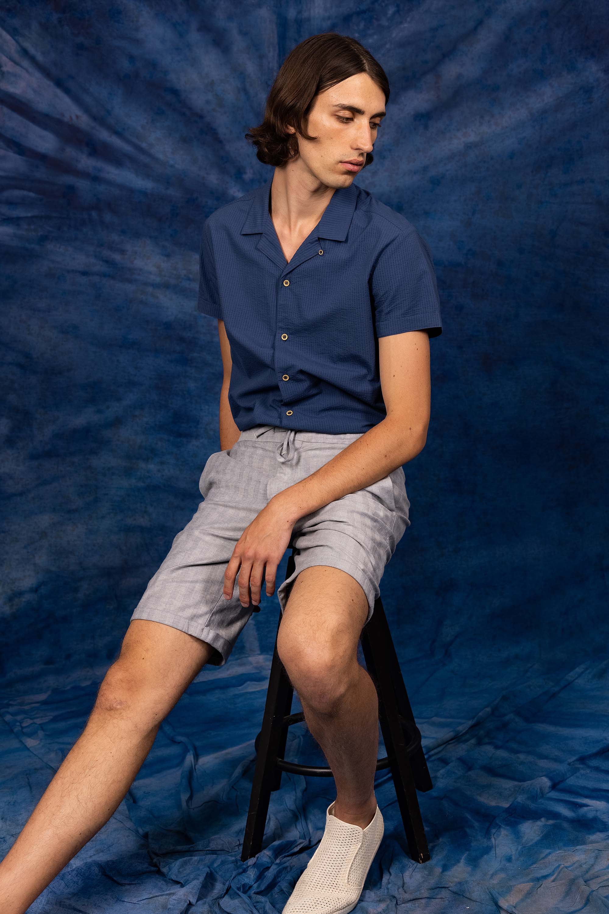 Light cotton shirt with open collar, short rolled-up sleeves and button placket