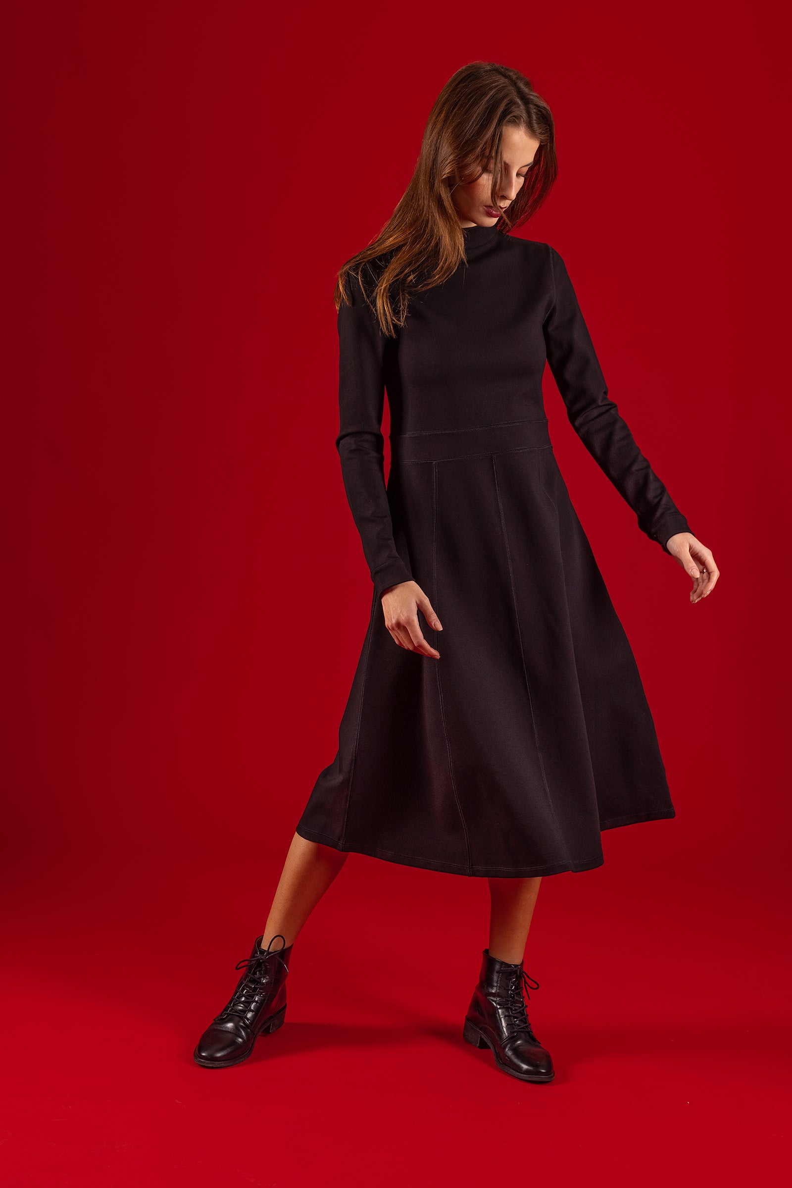 woman wearing black bohemia dress long high neck fitted waist elegant feminine winter warm soft fabric cotton and polyester chic femininity misericordia peru lima