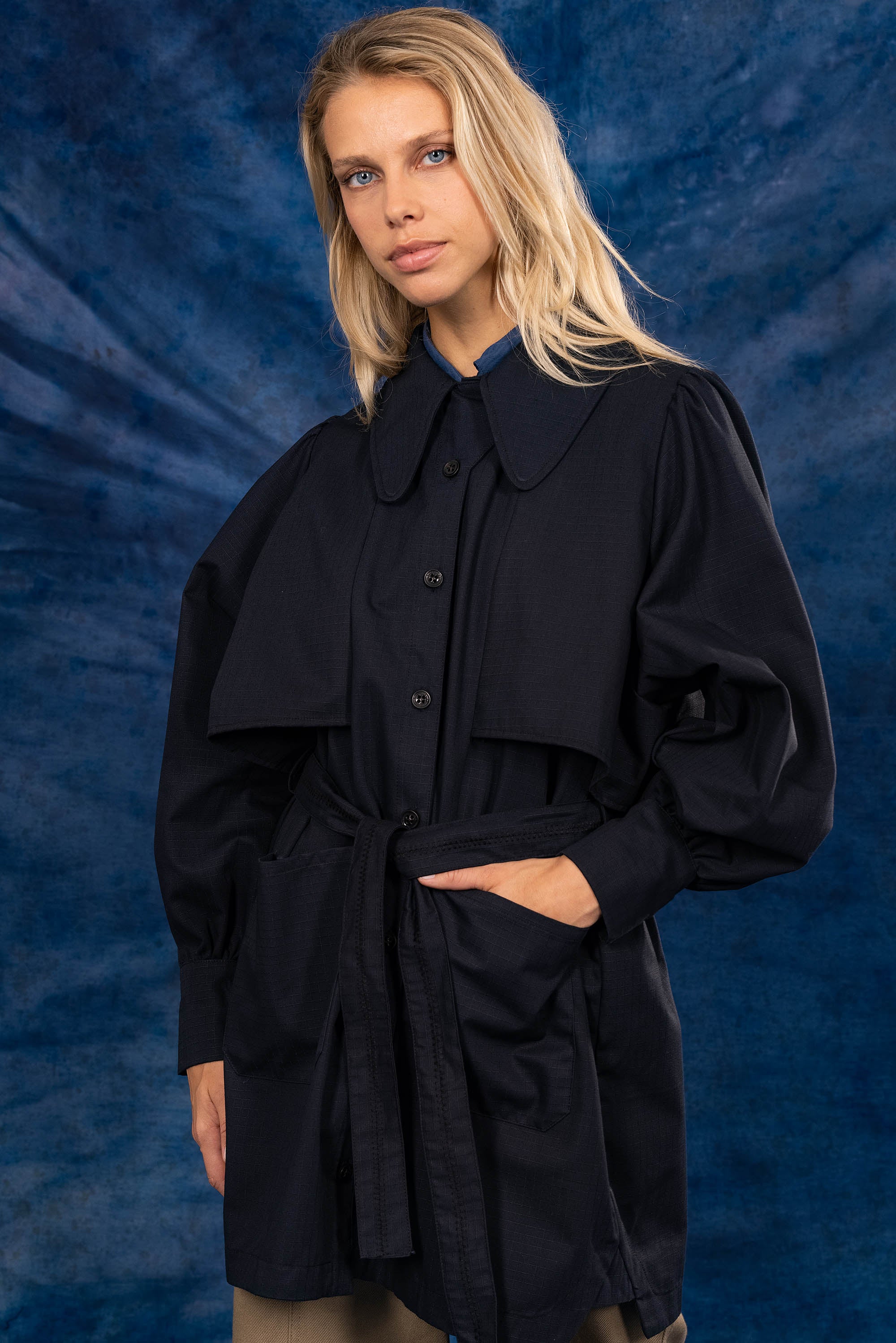 black three-quarter type coat for women new summer collection 2023 misericordia