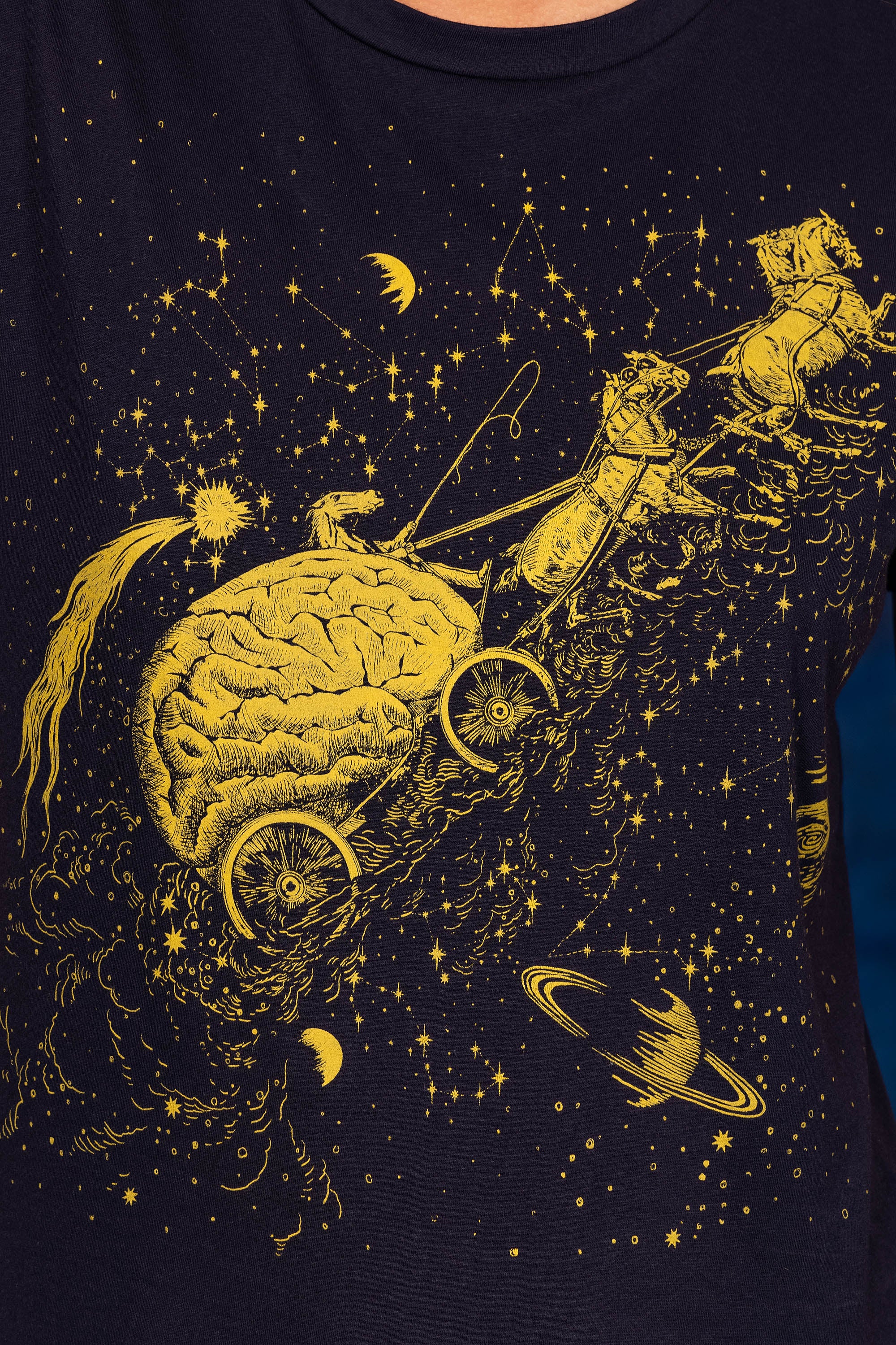 t-shirt bleu marine pour femme sérigraphie illustration constellations nouveauté nouvelle collection été 2023 misericordia