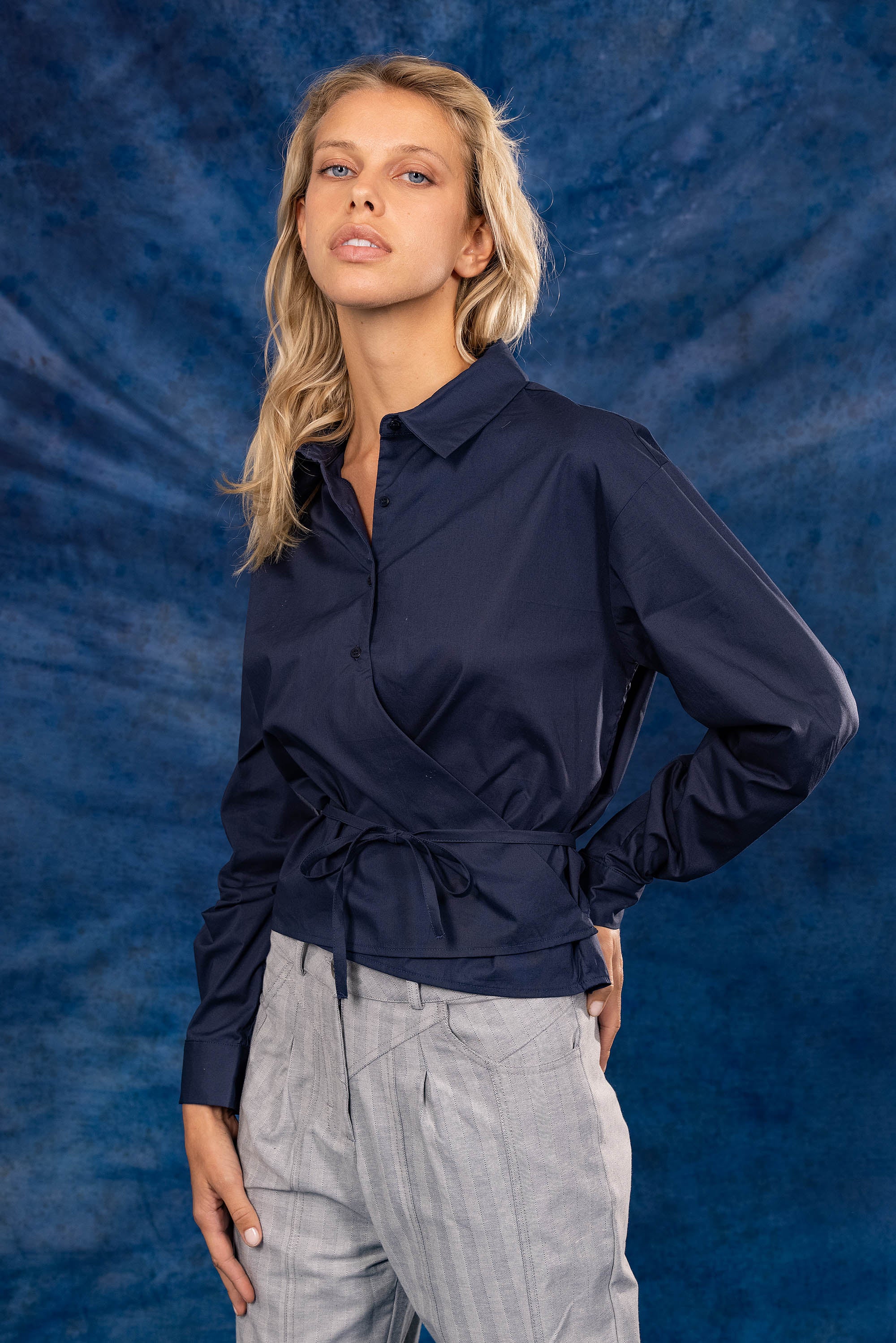 loose fit navy blue shirt with drawstring at the waist to adjust novelty new summer collection 2023 misericordia