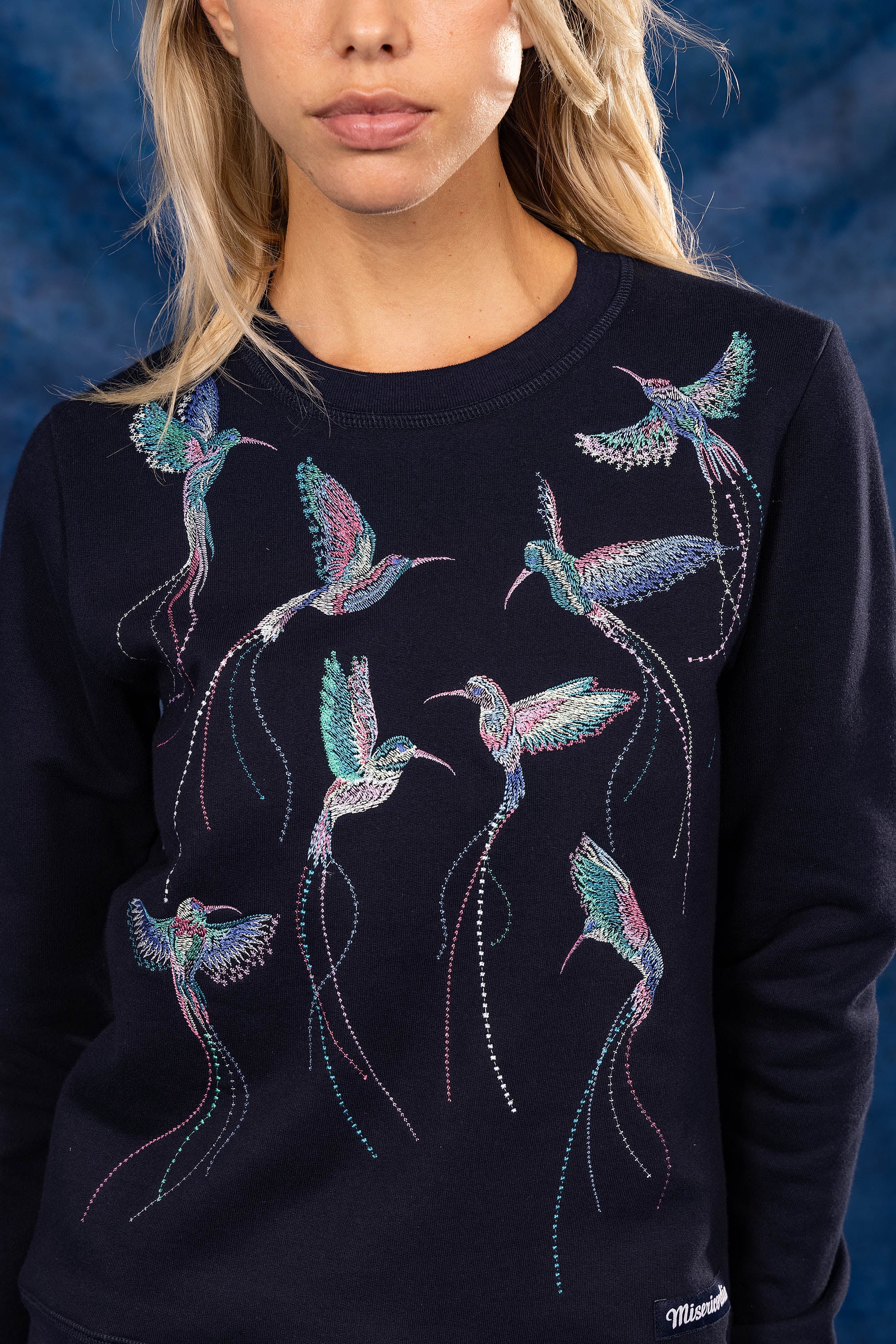 sweatshirt bleu marine en coton broderie colibri nouveauté nouvelle collection été 2023 misericordia