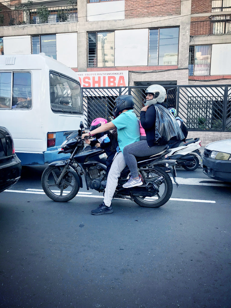 transport pérou citadine moto famille latino images de rue