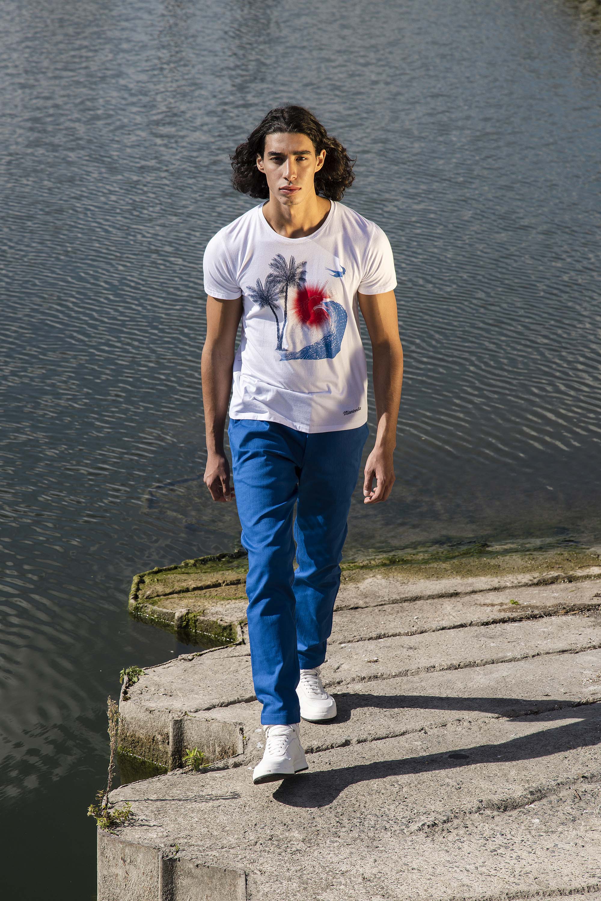 White palm print T-shirt in light and soft cotton, fitted cut - close to the body