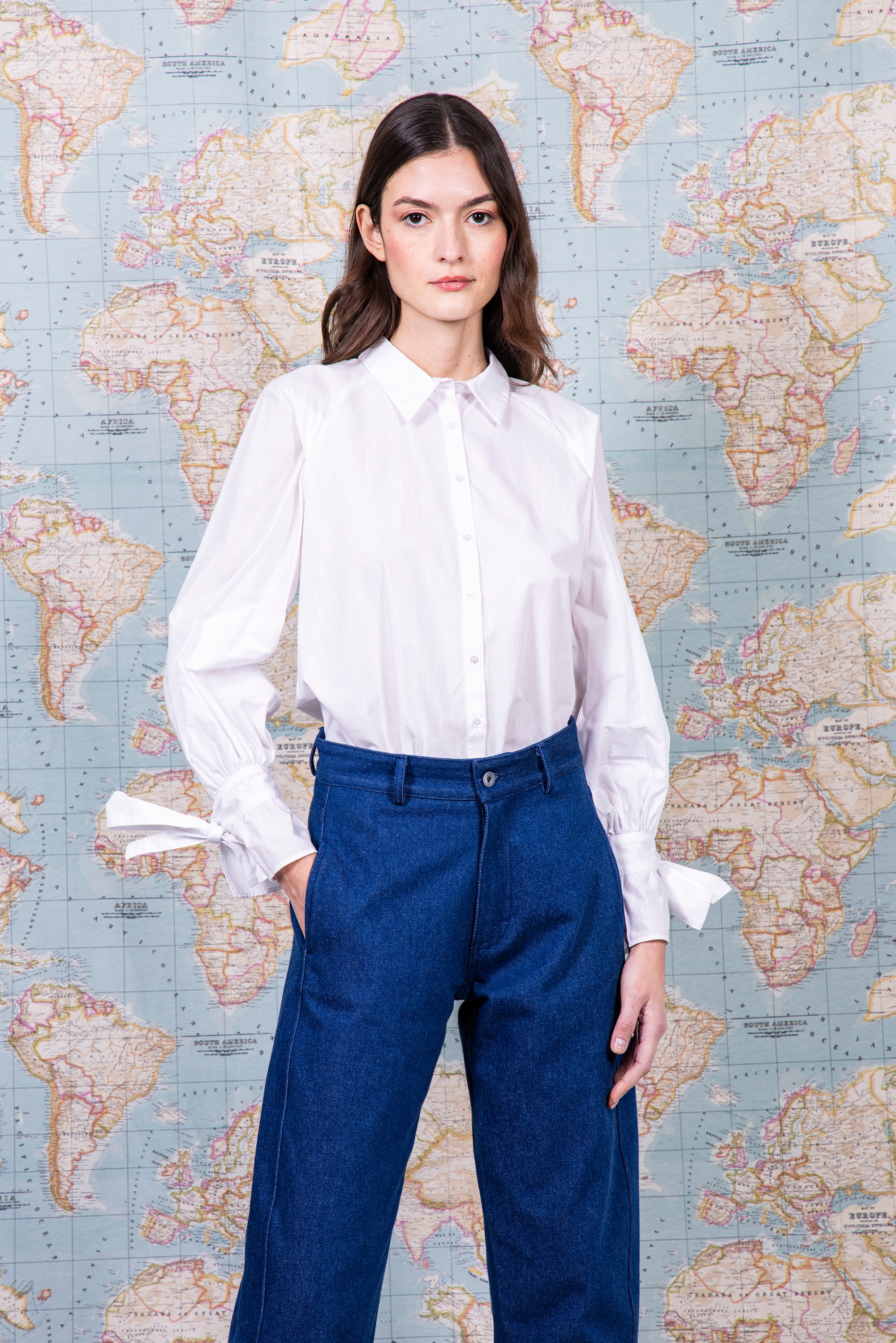 fine cotton shirt for women, elegant, classic collar, fitted, voluminous sleeves, mid season, white shirt