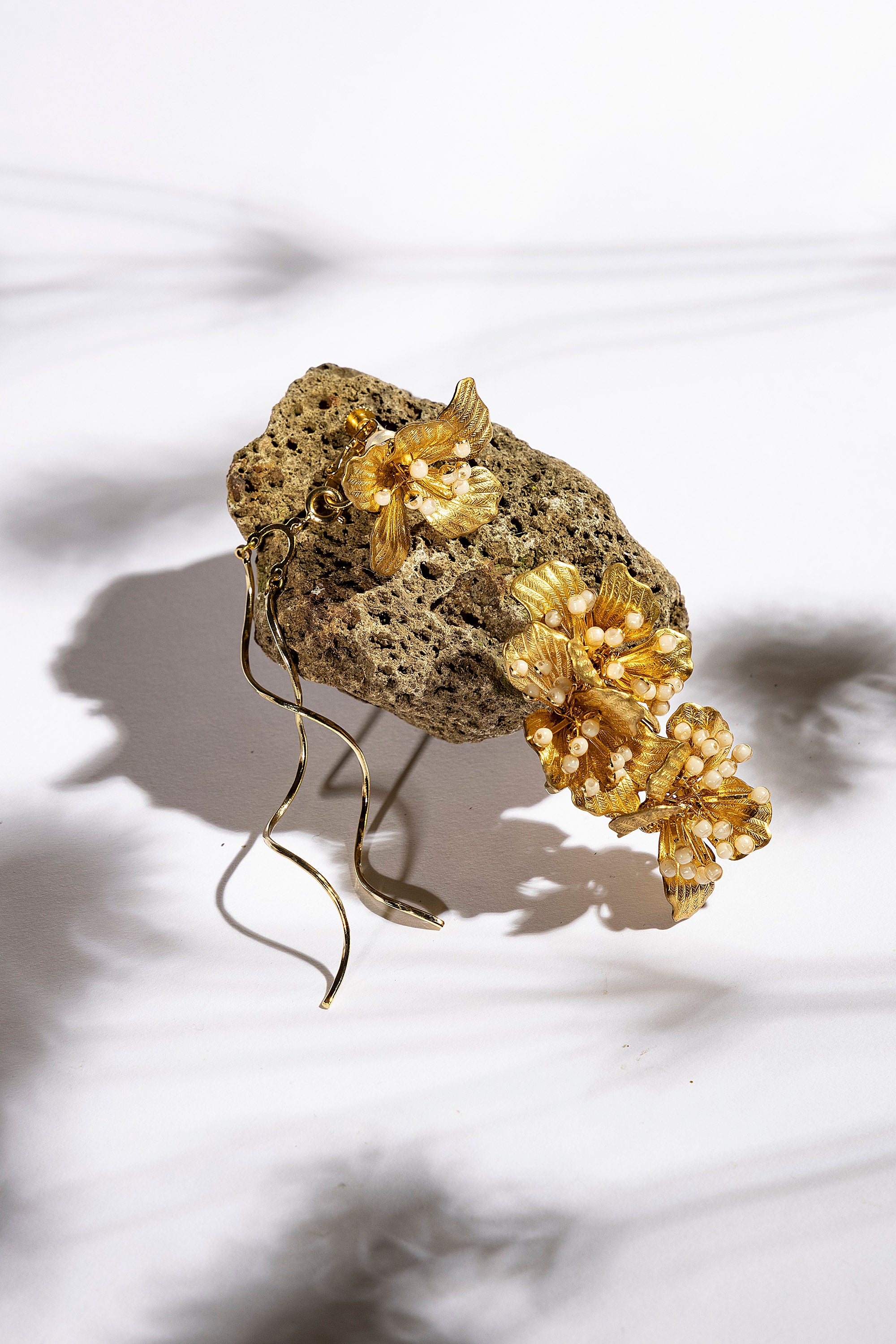 Clips d'Oreilles Lily Créatrice Japonaise Monshiro Bijoux Doré Misericordia
