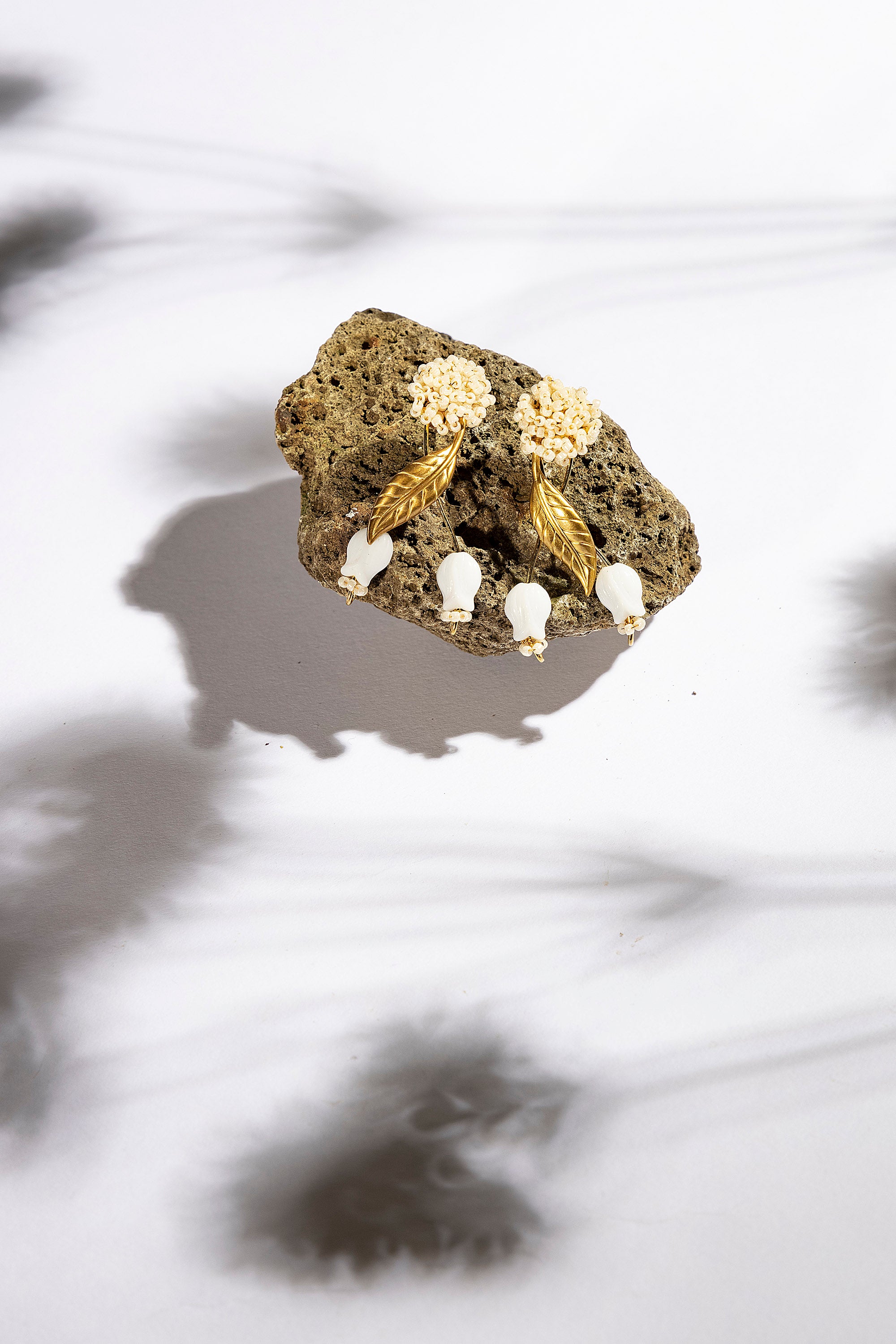 Boucles d'Oreilles Suzuran Créatrice Japonaise Monshiro Bijoux doré Misericordia