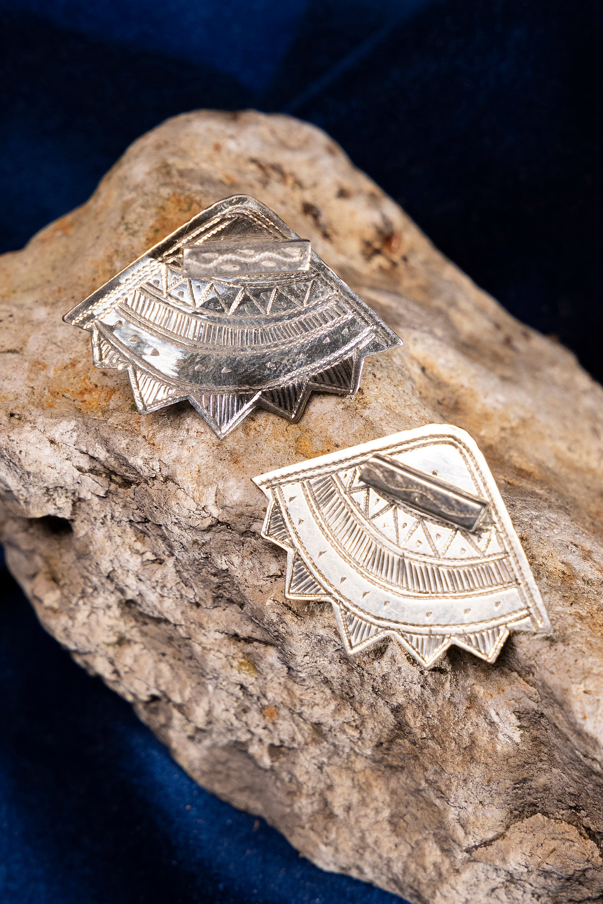 Ombre claire bijoux touareg artisanat taille argent or cisele ethnique mali