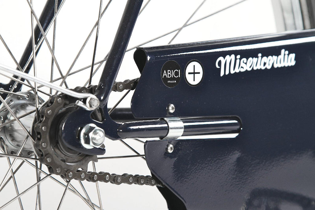 Collaboration Abici Cycle x Misericordia détail vélo de qualité rayon plateaux vitesses cadre en métal fabrication italienne