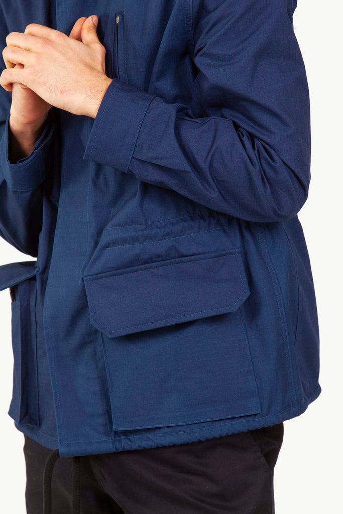 blouson jacket with many practical everyday pockets to store all our belongings