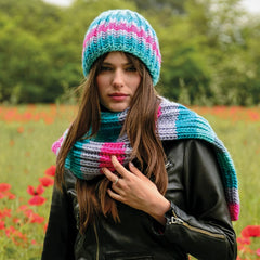 GORRO Y BUFANDA TEJIDA A MANO CON GOLF STAMPE DE MONDIAL: FORMA UNOS DEGRADADOS MARCADOS DE DIFERENTES COLORES LO QUE LE DA UN LOOK JUVENIL PERO SIN PERDER LA ELEGANCIA