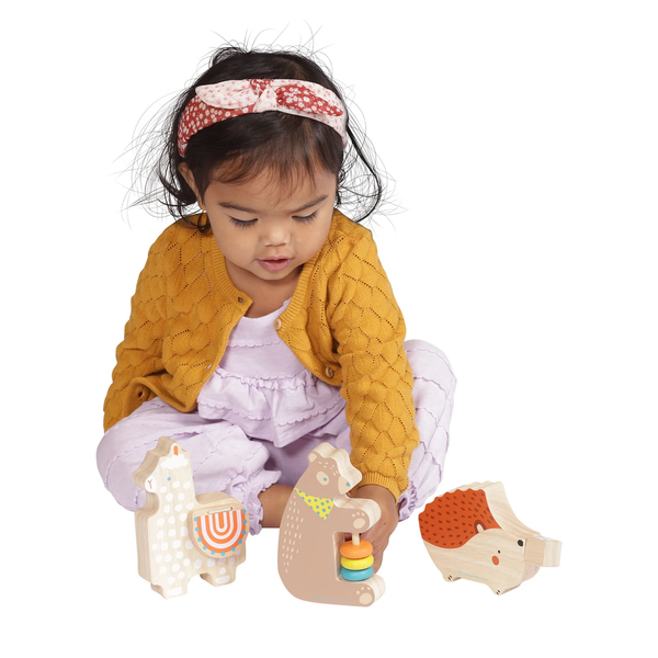 https://cdn.shopify.com/s/files/1/0309/3463/0531/products/Manhattan-Toy-Musical-Forest-Trio-TOYS-LEARNING-BABY-SOPHIE-2_37bb0caa-4aba-4633-991d-7c3b8ec0286f_600x.png?v=1630687152