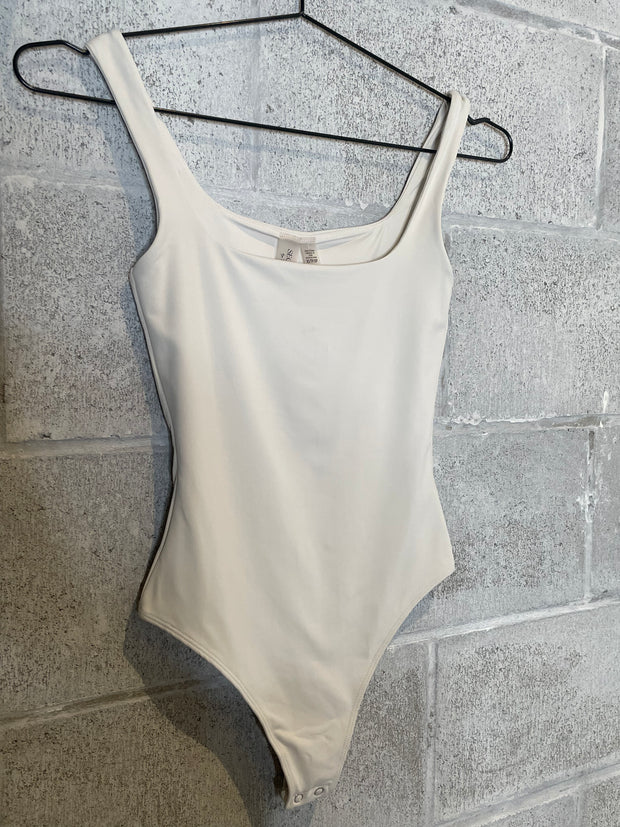 Second Skin Stacy Square Neck Bodysuit – The Bali Closet