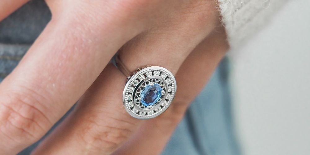 Silván Armi diamond ring with blue sapphire