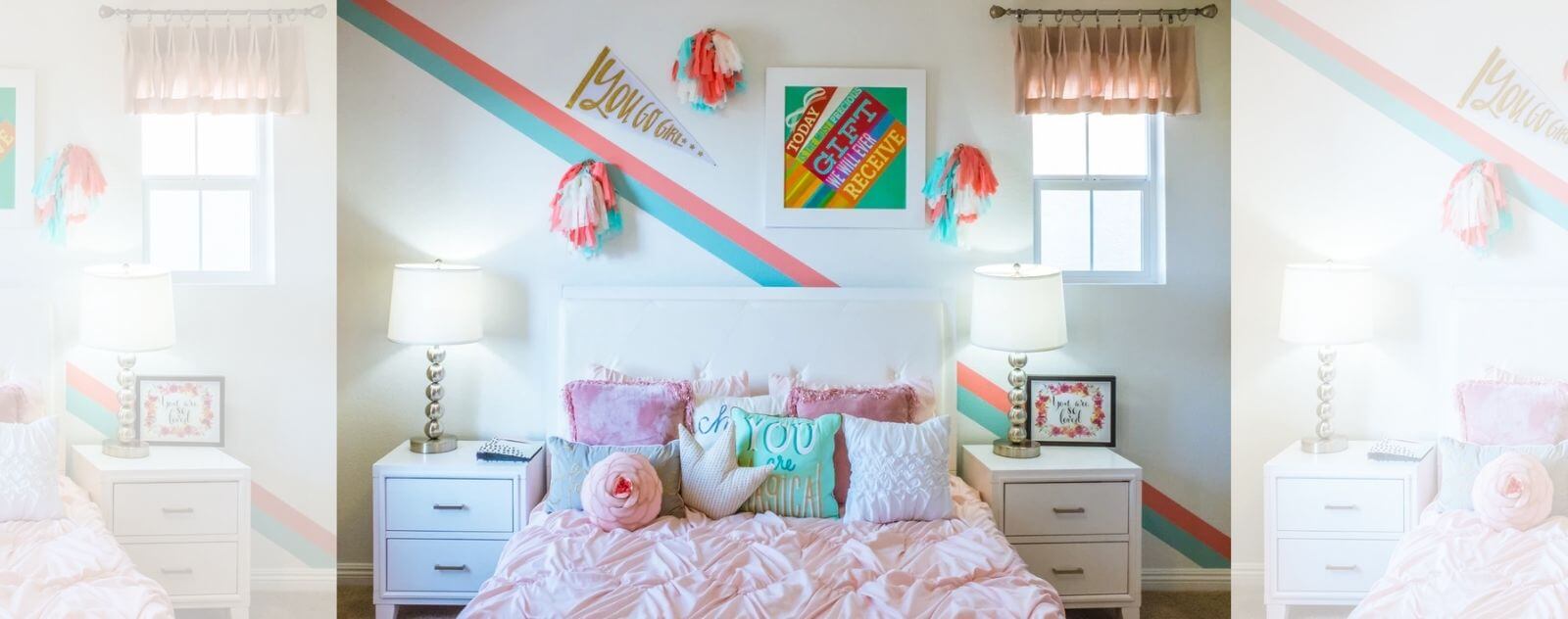 Chambre d'Enfant avec un Lit Rose Bien Fait de Fille et Rangé