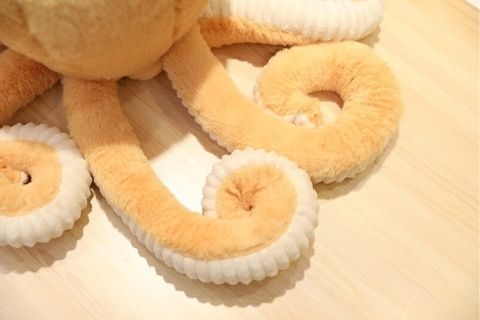 Tentacules et Finitions Haut de Gamme de la Peluche Pieuvre Octovia Orange