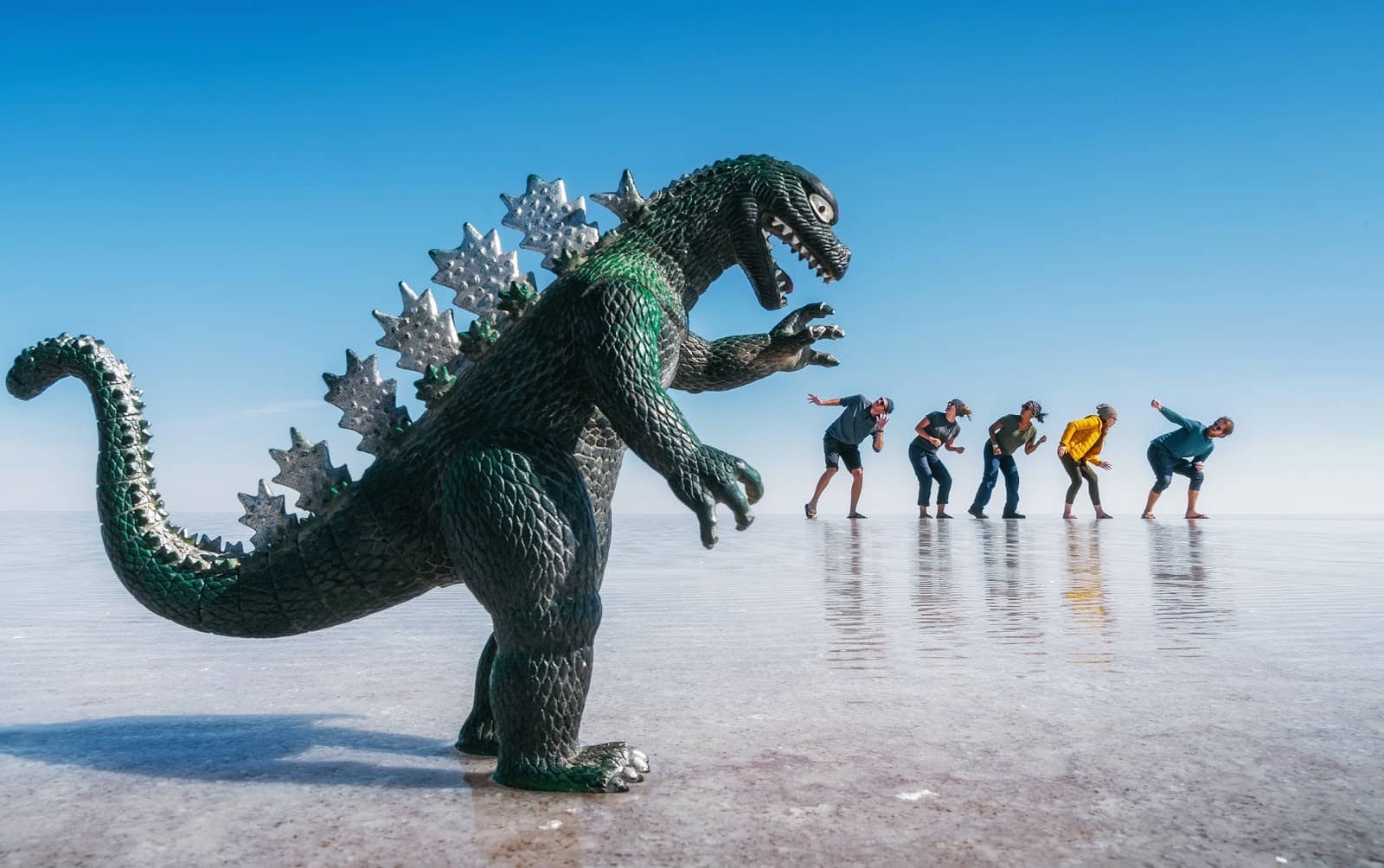 Best Forced Perspective Photography Examples for Photographers — GodZilla — Sunny 16