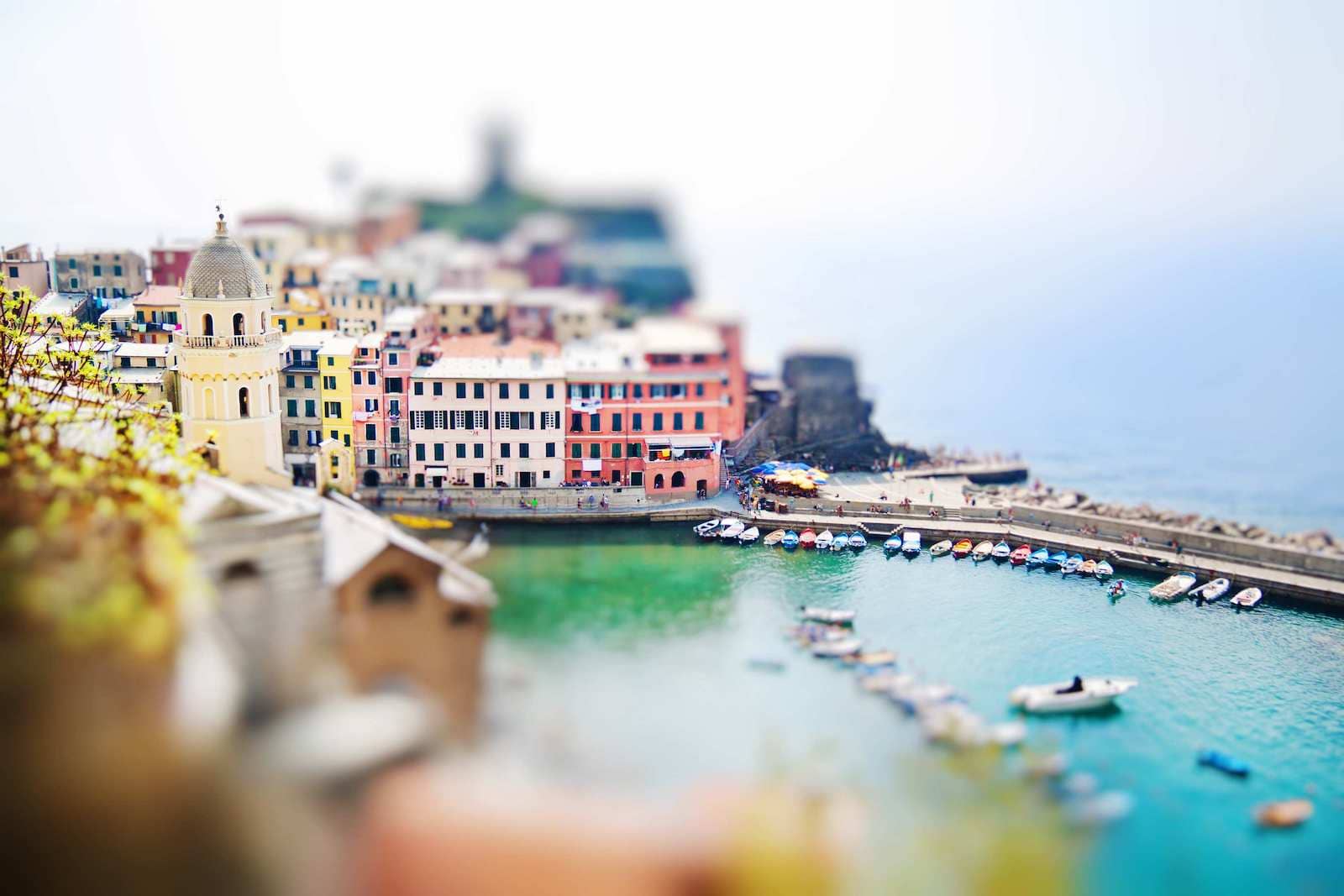 Best Forced Perspective Photography Examples for Photographers — Tilt Shift — Sunny 16