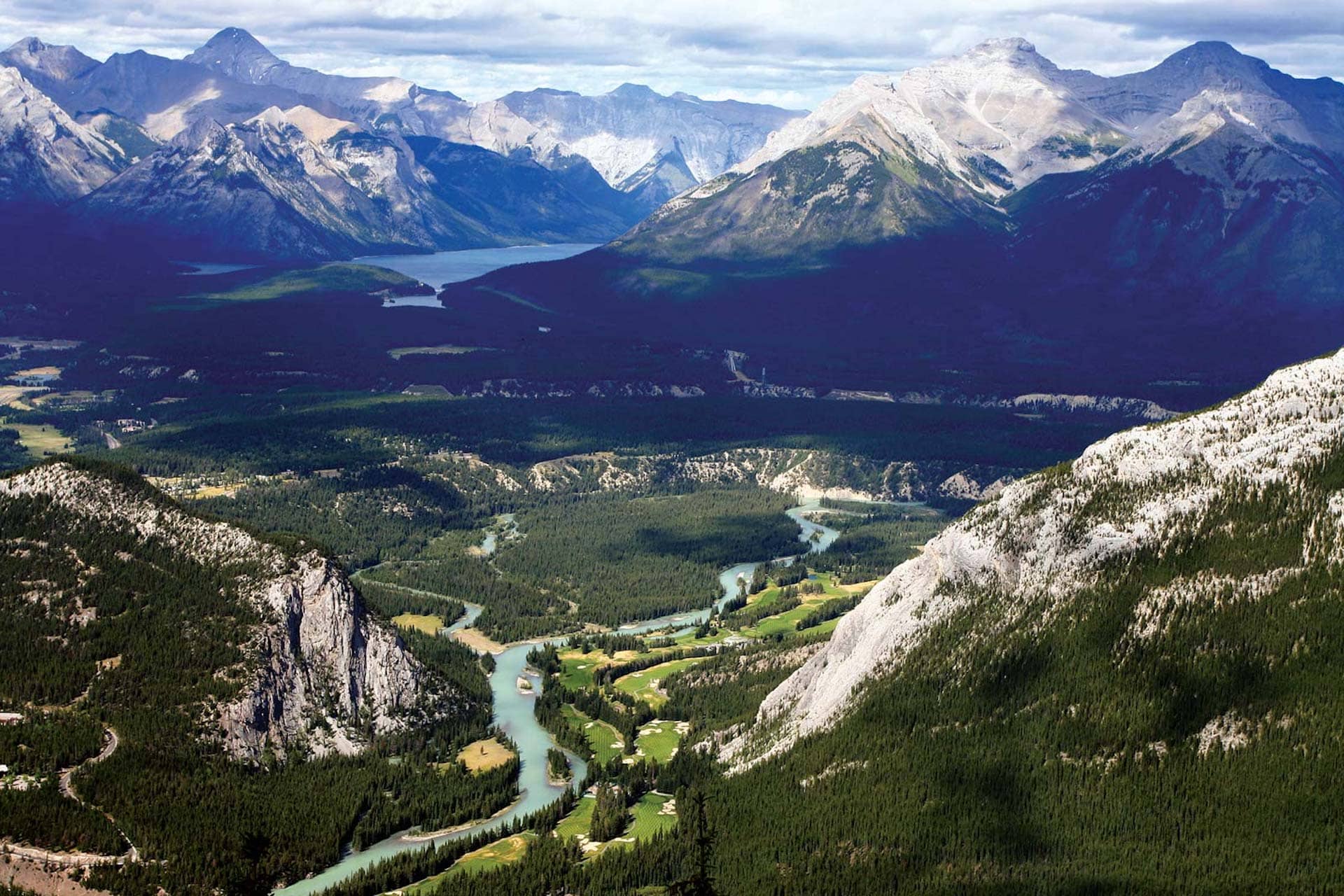 Best and Cheapest Places to Travel In Canada - Alberta National Park
