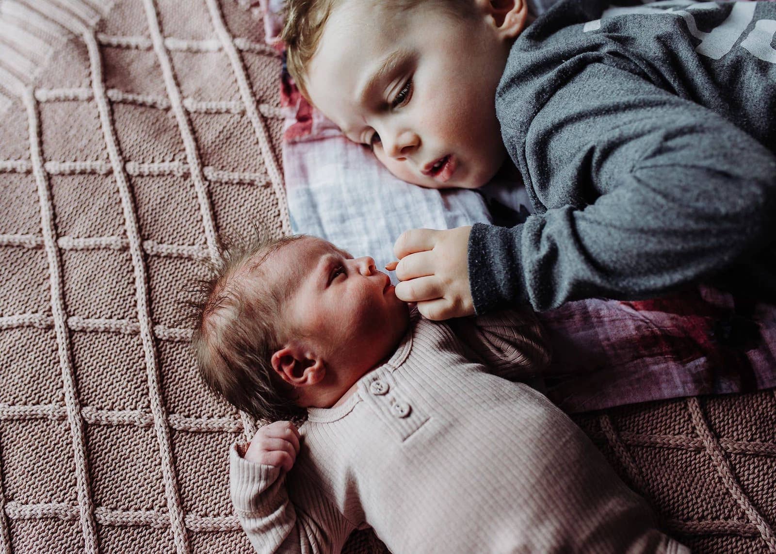 Newborn Photography - How to Photograph Newborn - In Home Newborn Photography