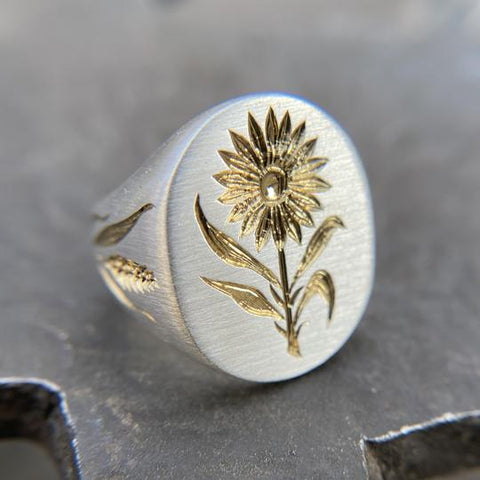 Hand engraved signet ring, Castro Smith
