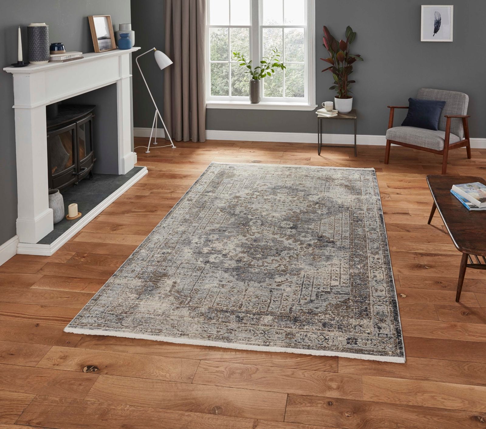 An image of Athena 18739 Grey Traditional Design Rug 120 x 170cm / Grey