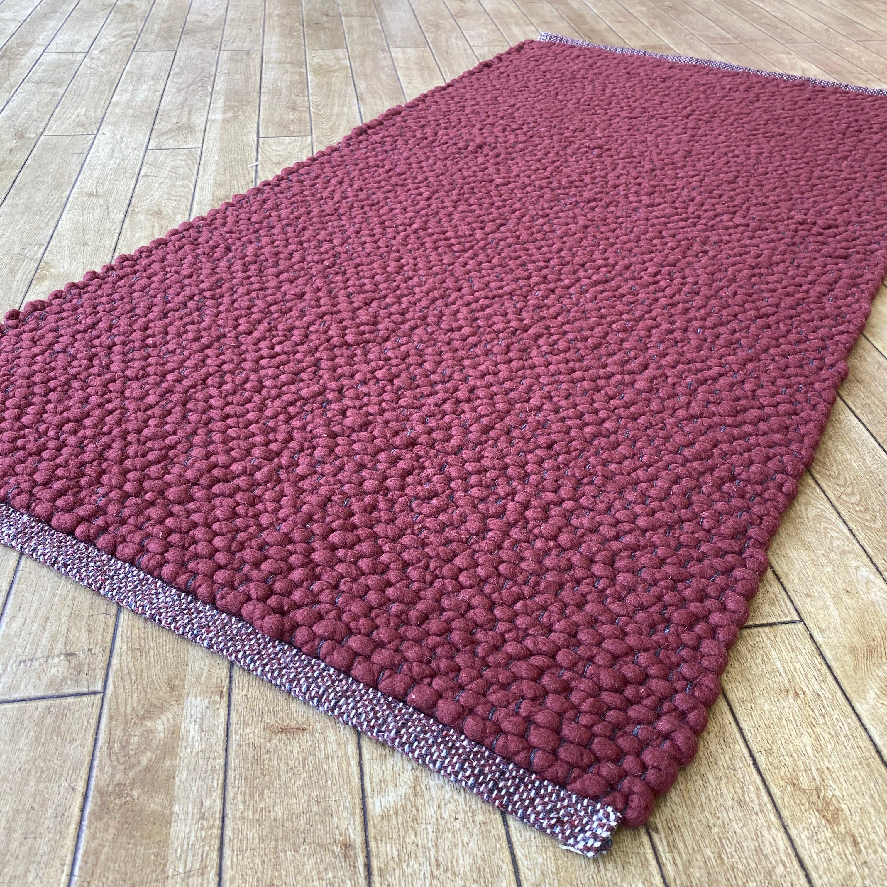 An image of Voras Hand Woven Wool Rug Thick Loom - Burgundy 160x230cm