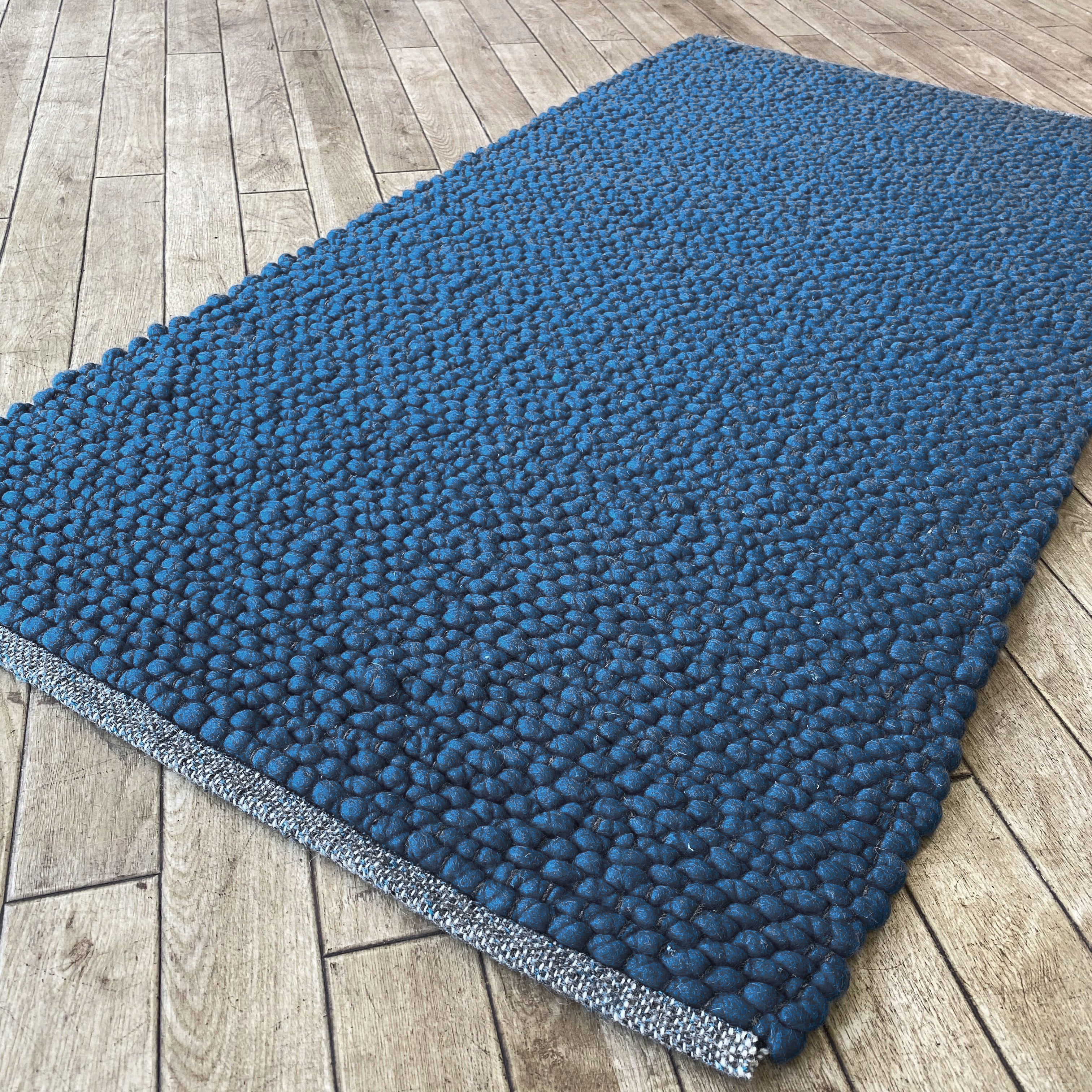 An image of Voras Hand Woven Wool Rug Thick Loom - Blue 160x230cm